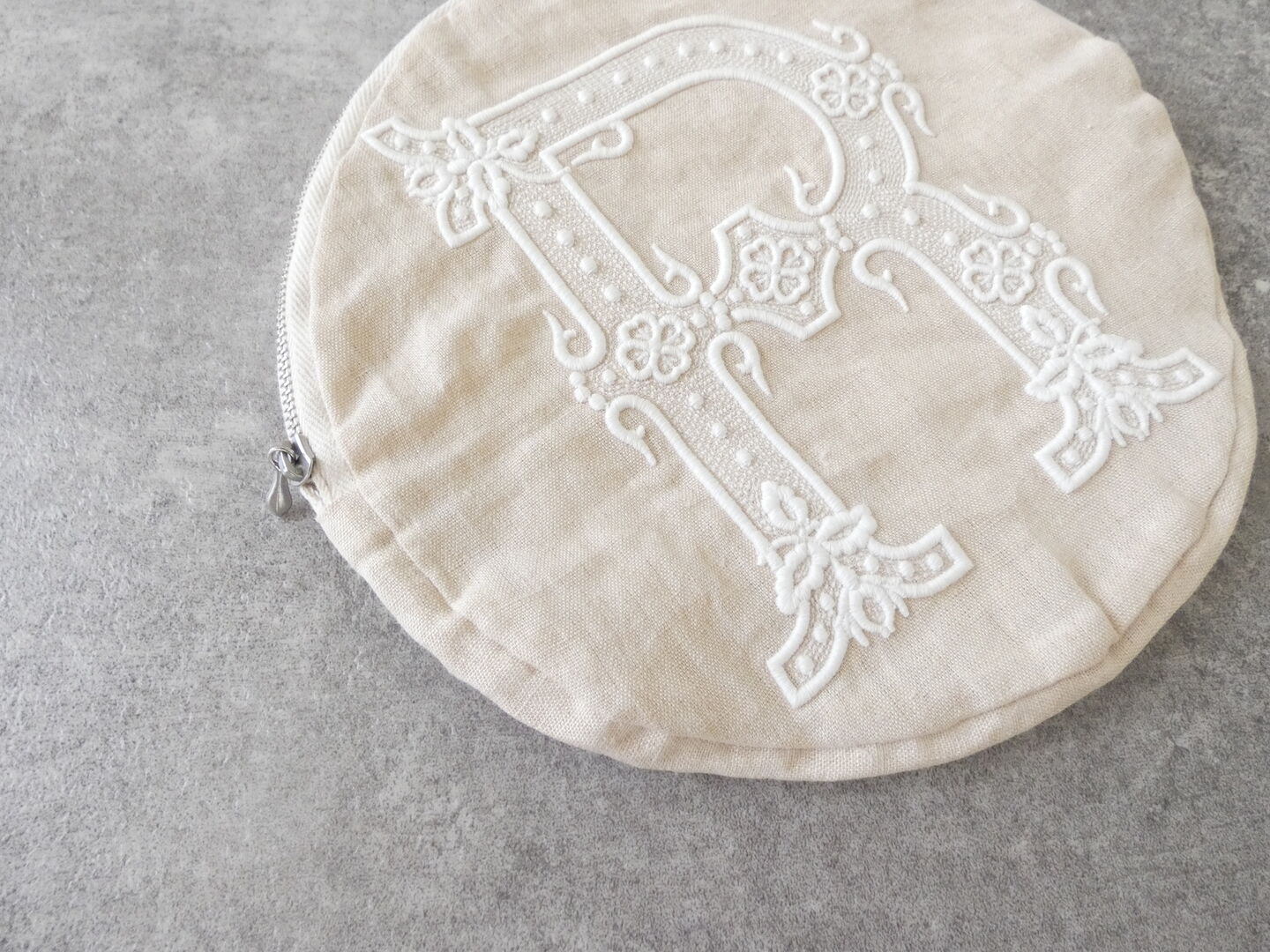 R&D.M.Co-(オールドマンズテーラー) EMBROIDERY CIRCLE POUCH L-sizeの商品画像2