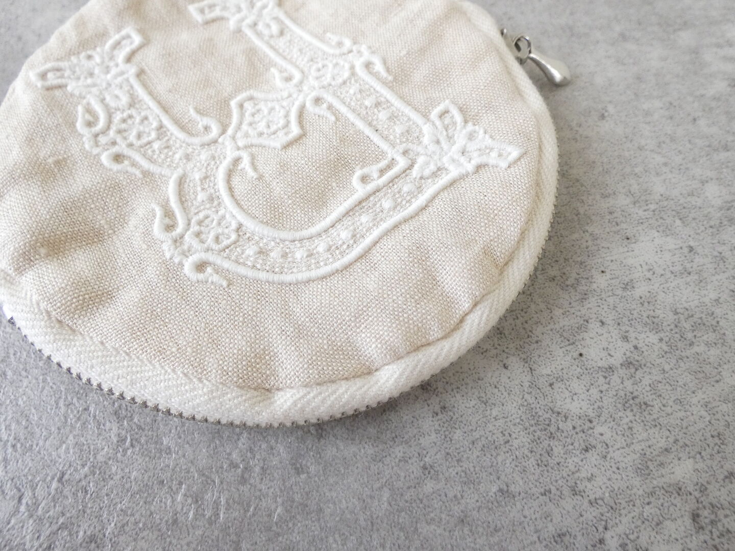 R&D.M.Co-(オールドマンズテーラー) EMBROIDERY CIRCLE POUCH S-sizeの商品画像2