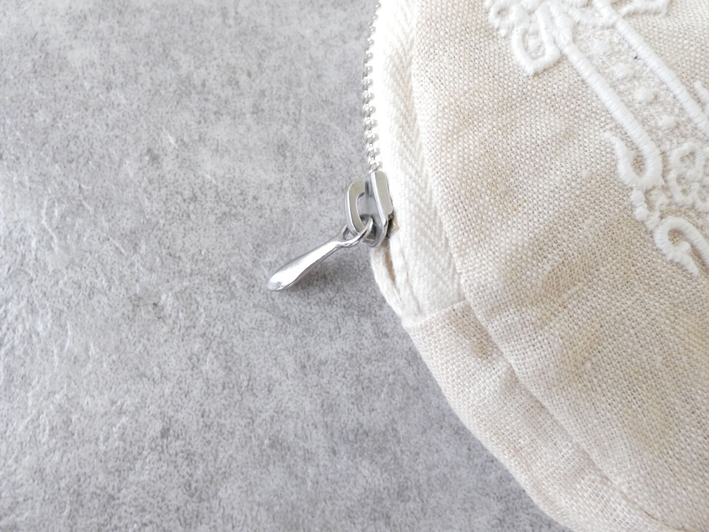 R&D.M.Co-(オールドマンズテーラー) EMBROIDERY CIRCLE POUCH S-sizeの商品画像21