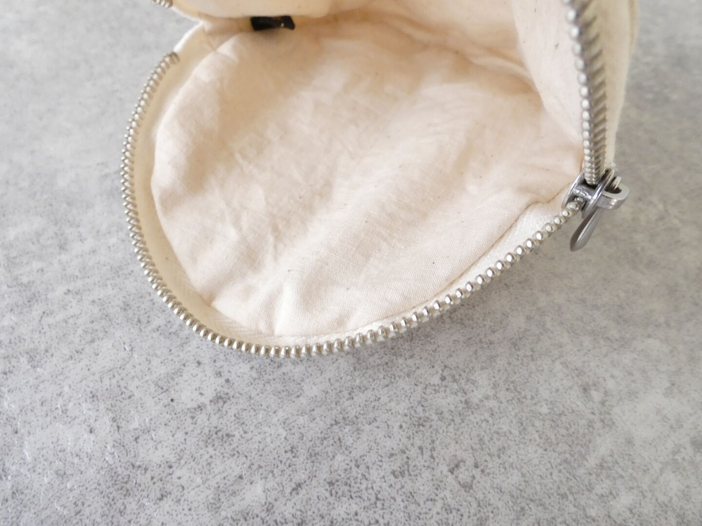 R&D.M.Co-(オールドマンズテーラー) EMBROIDERY CIRCLE POUCH S-sizeの商品画像3