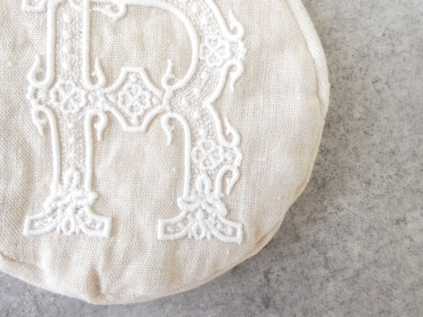 R&D.M.Co-(オールドマンズテーラー) EMBROIDERY CIRCLE POUCH S-sizeの商品画像4