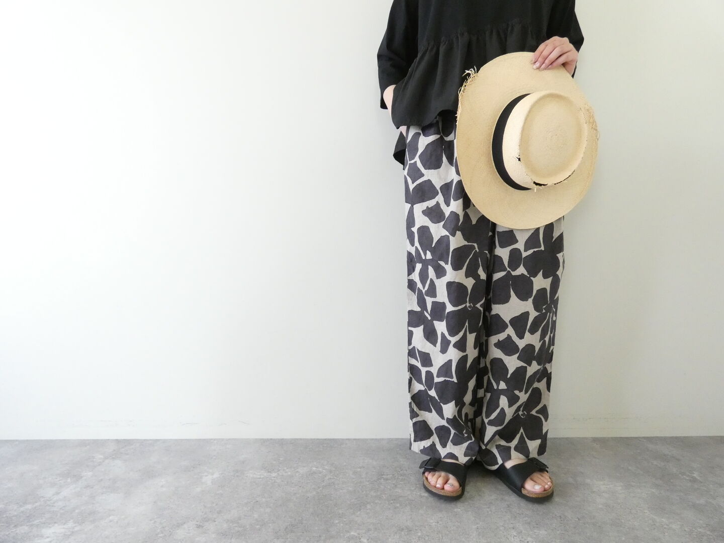 prit(プリット) 60/1リネンシーチングビッグフラワープリントタックイージーパンツの商品画像2