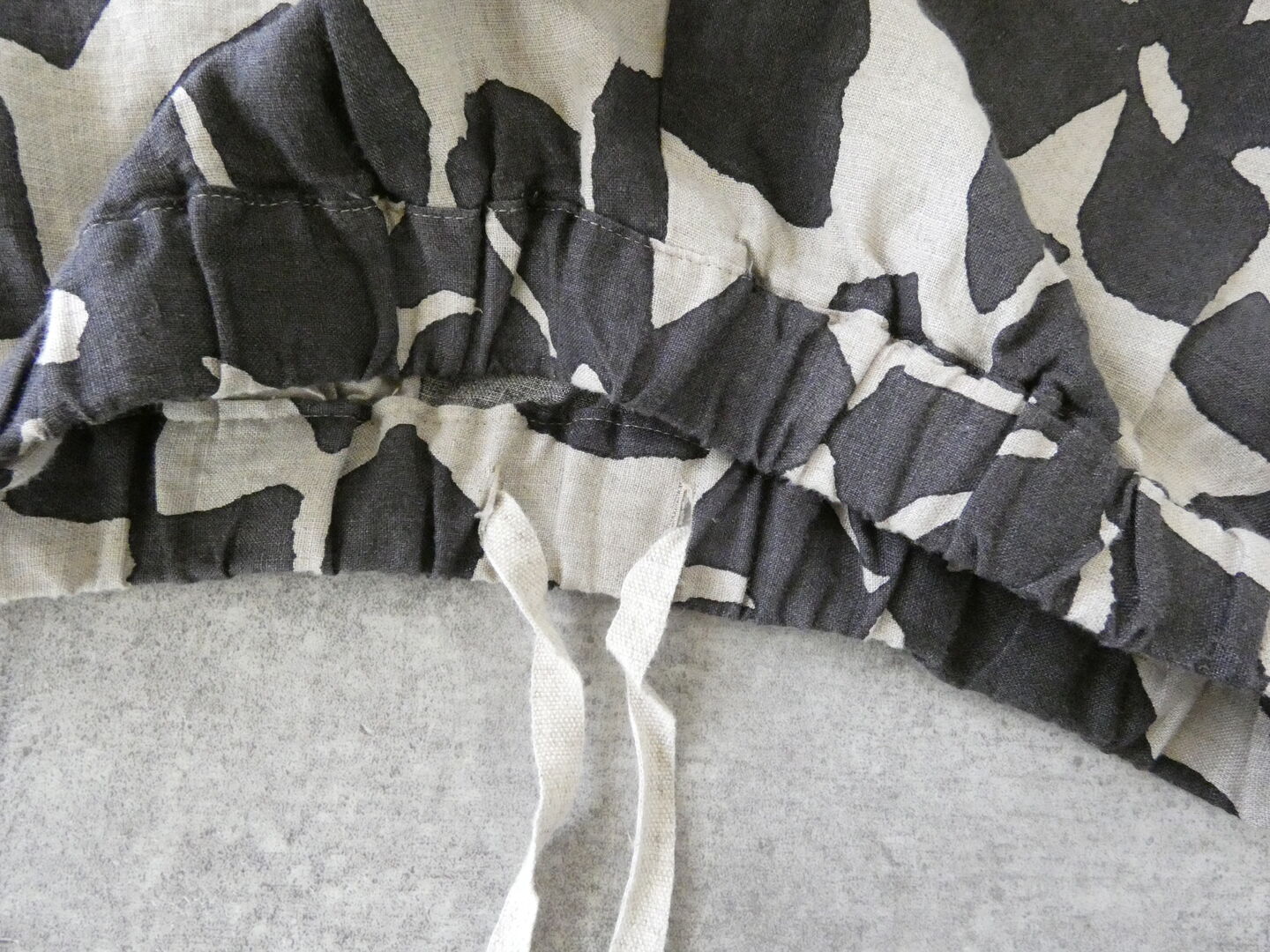 prit(プリット) 60/1リネンシーチングビッグフラワープリントタックイージーパンツの商品画像23