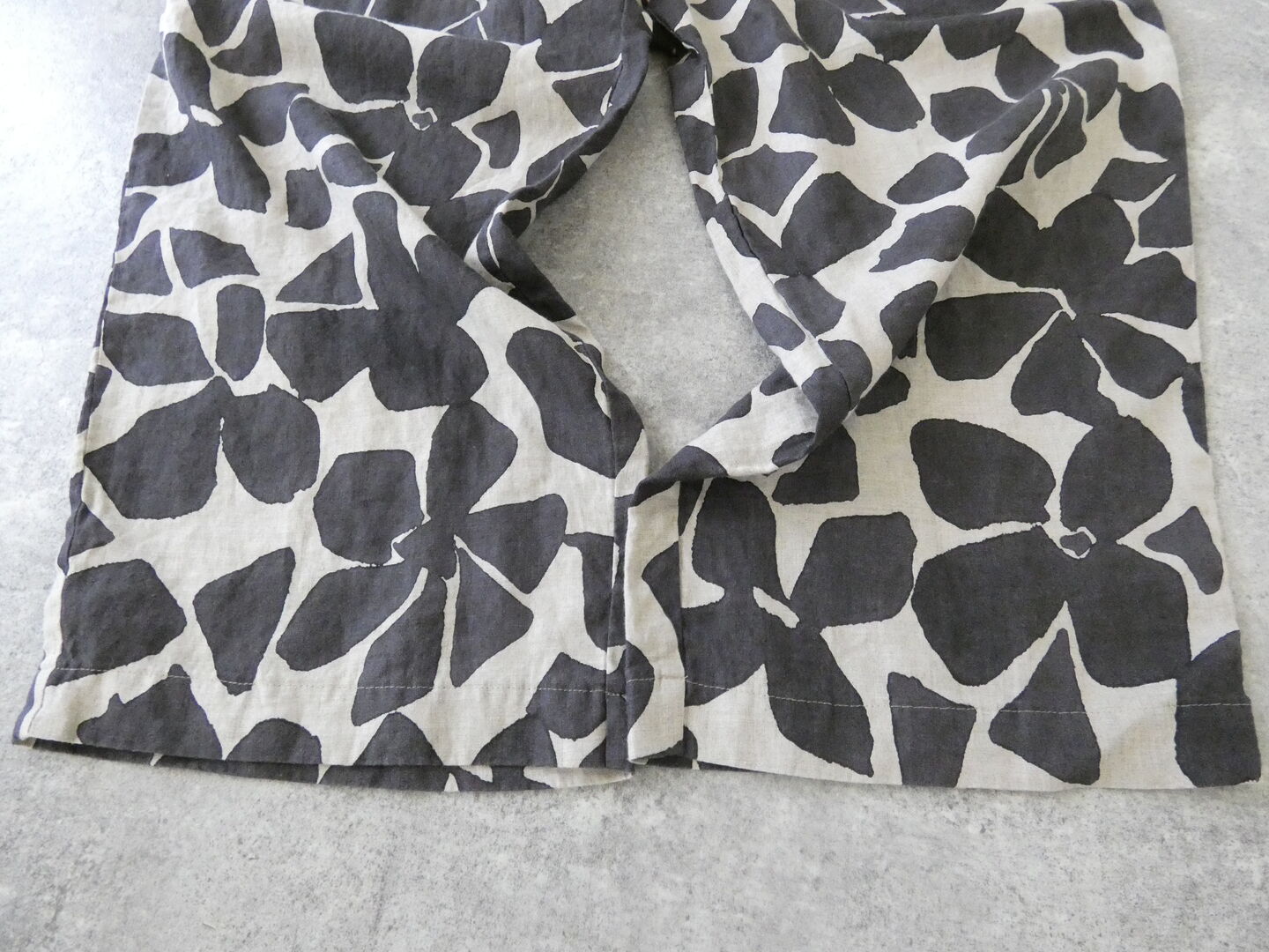 prit(プリット) 60/1リネンシーチングビッグフラワープリントタックイージーパンツの商品画像25