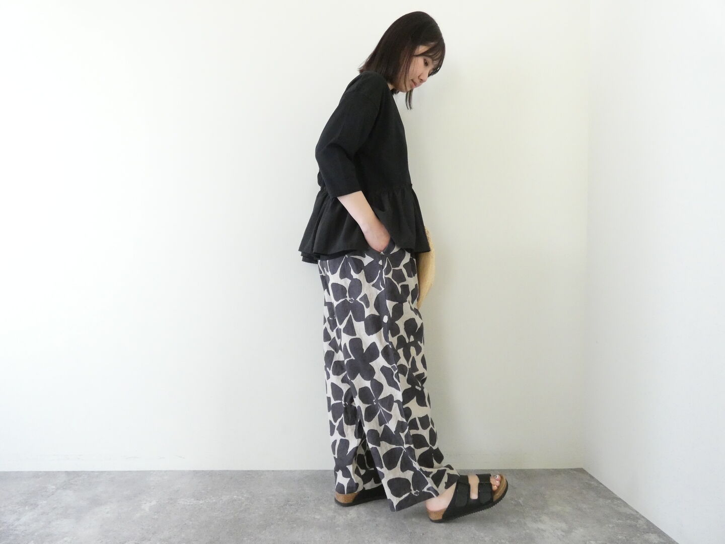 prit(プリット) 60/1リネンシーチングビッグフラワープリントタックイージーパンツの商品画像6