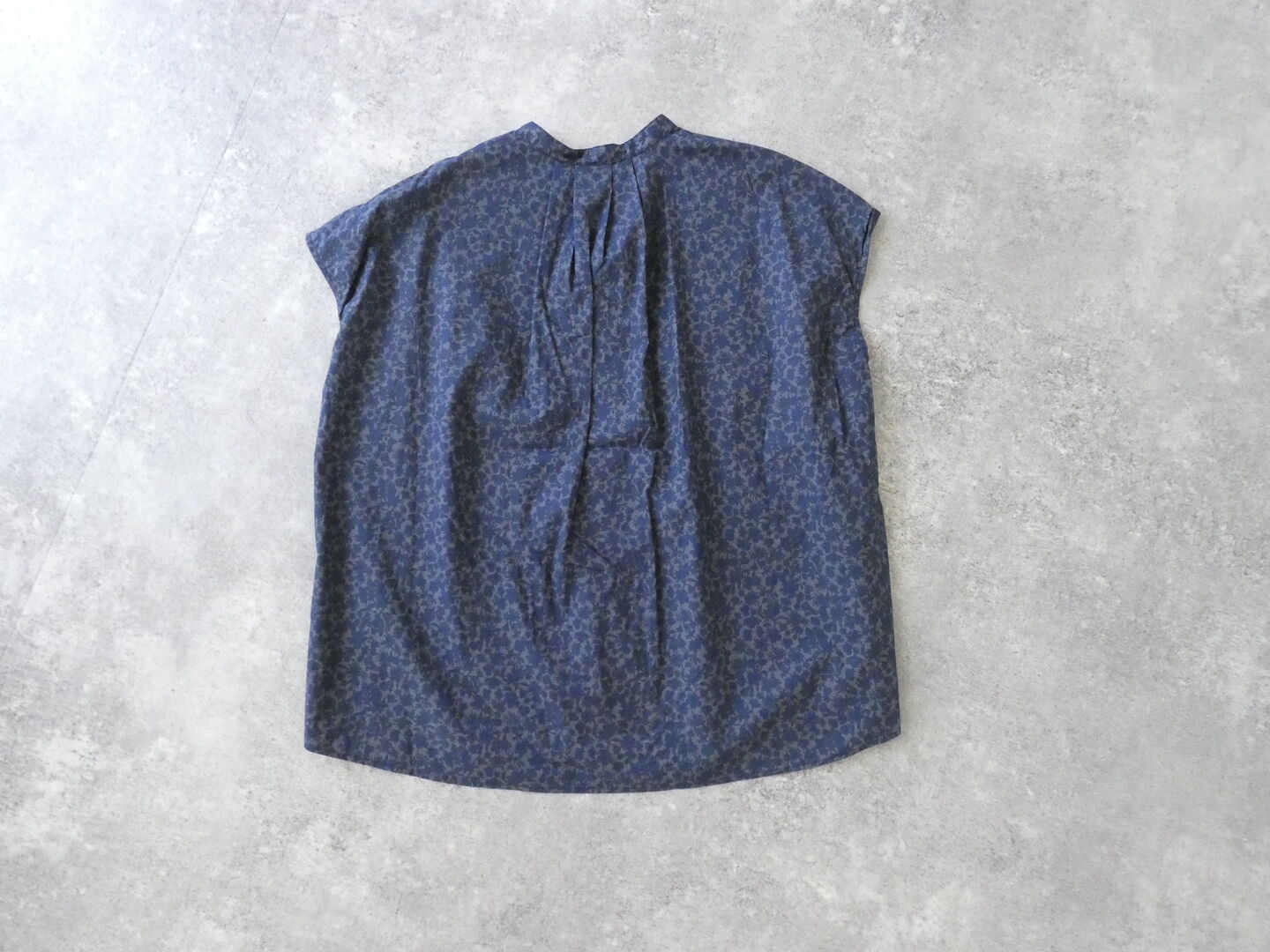 prit(プリット) 80/1ローンボタニカルプリントスリーブレススタンドカラーシャツの商品画像43