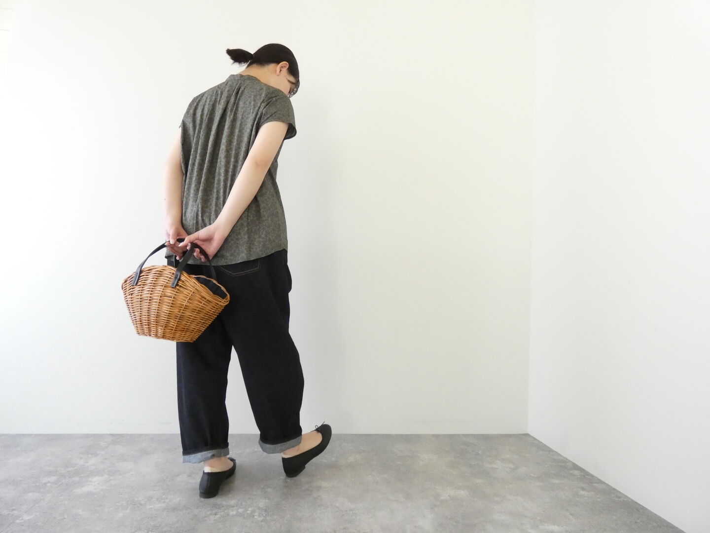 prit(プリット) 80/1ローンボタニカルプリントスリーブレススタンドカラーシャツの商品画像8