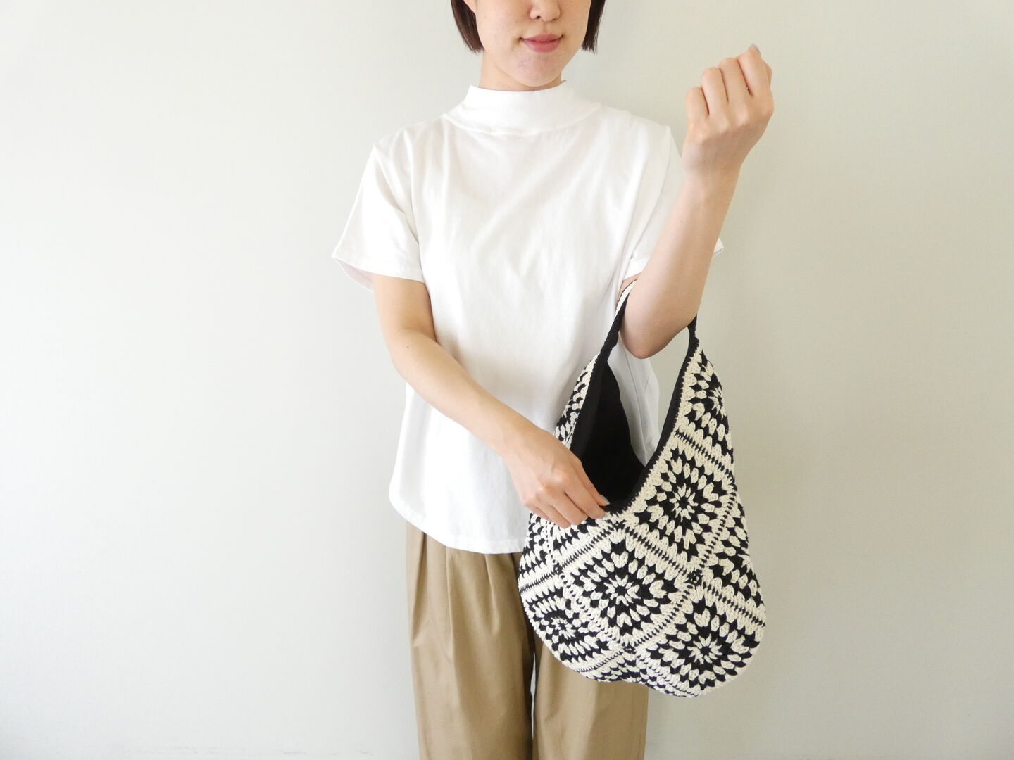 shs シンプルな装いを引き立てる モチーフ編みのワンハンドルバッグの商品画像1