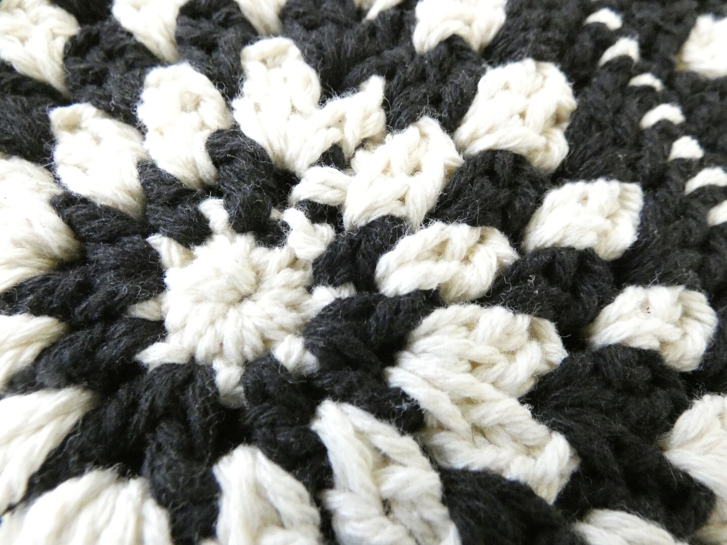 shs シンプルな装いを引き立てる モチーフ編みのワンハンドルバッグの商品画像32