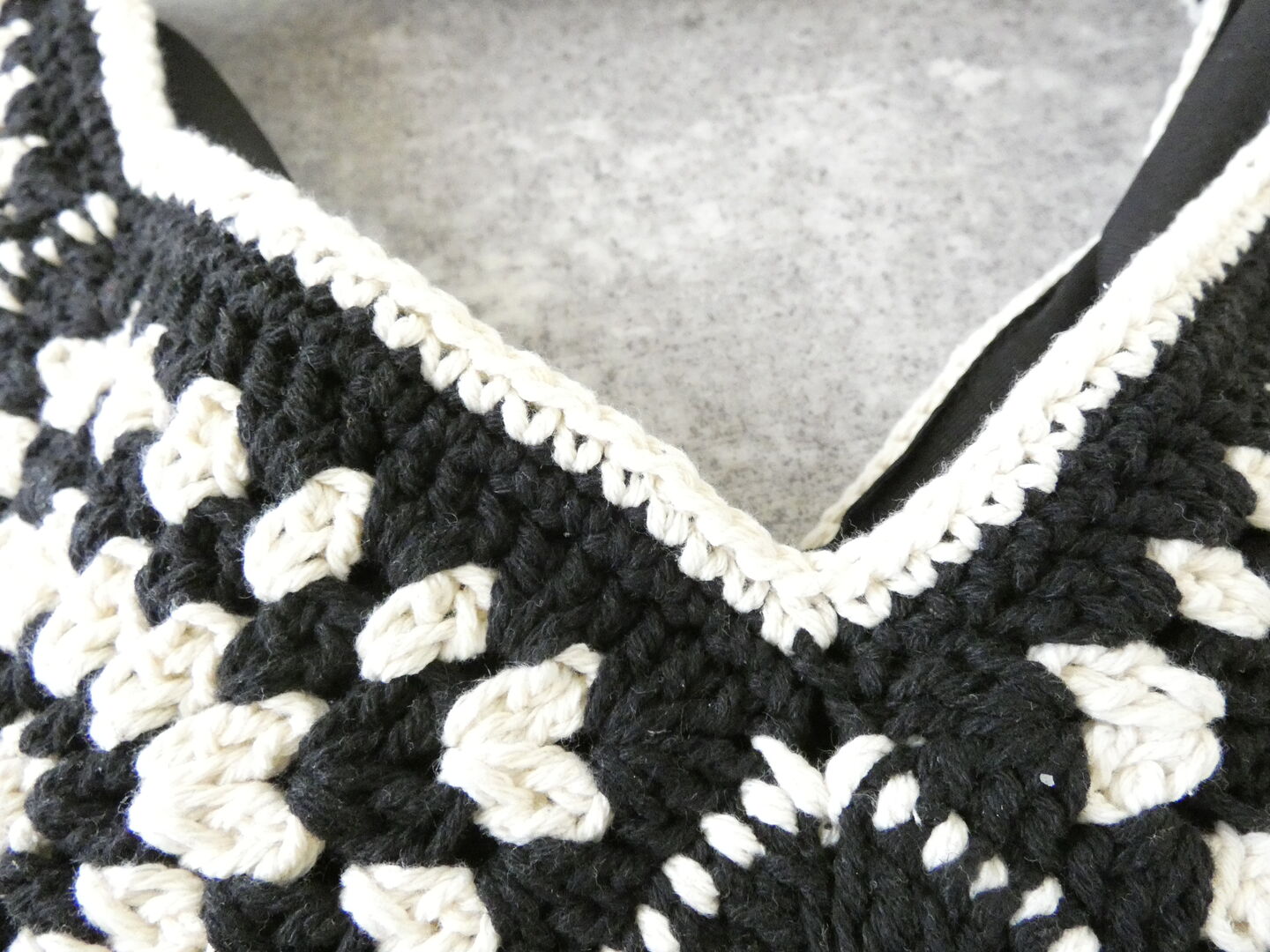 shs シンプルな装いを引き立てる モチーフ編みのワンハンドルバッグの商品画像33