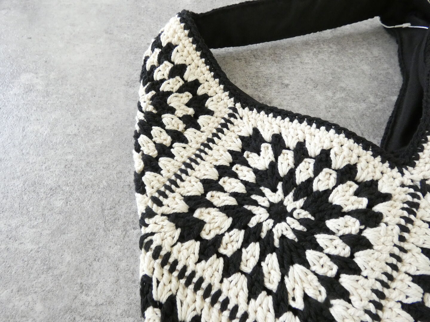 shs シンプルな装いを引き立てる モチーフ編みのワンハンドルバッグの商品画像44