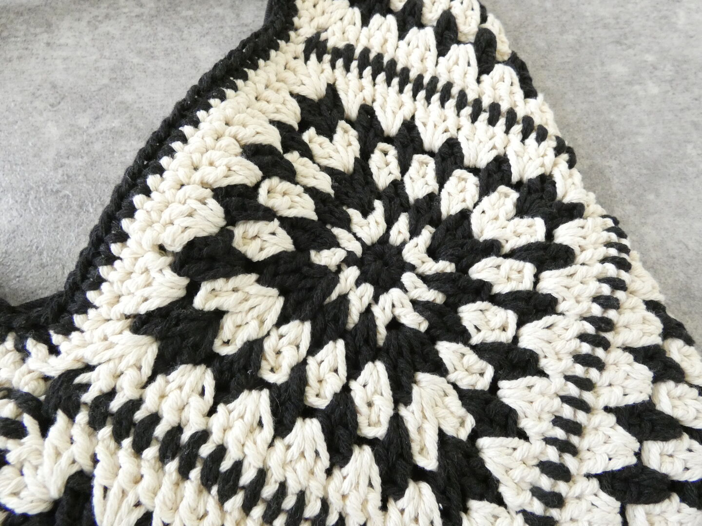 shs シンプルな装いを引き立てる モチーフ編みのワンハンドルバッグの商品画像46