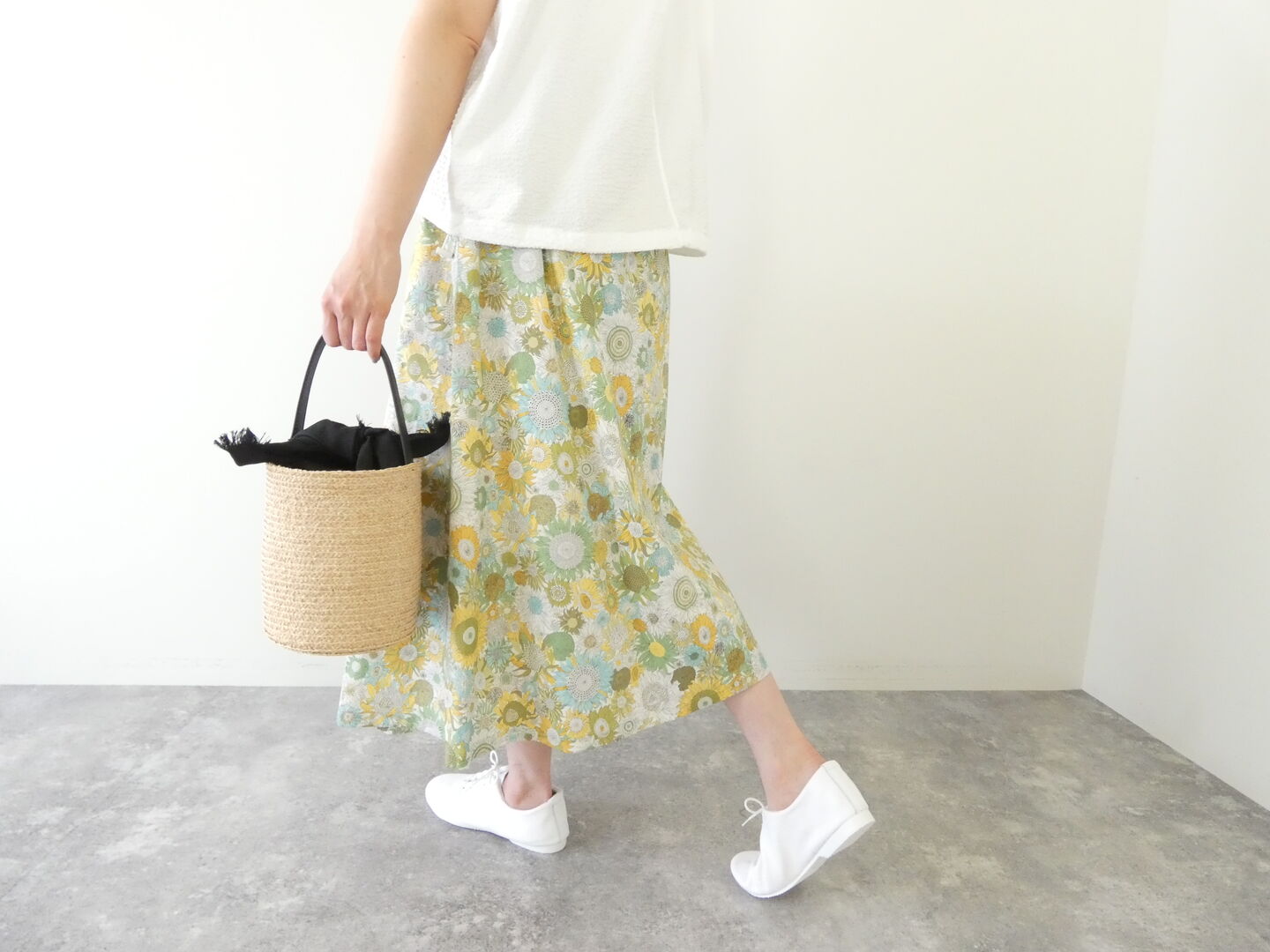 shs フリンジがアクセント ラフィアブレードのワンハンドルバッグの商品画像1