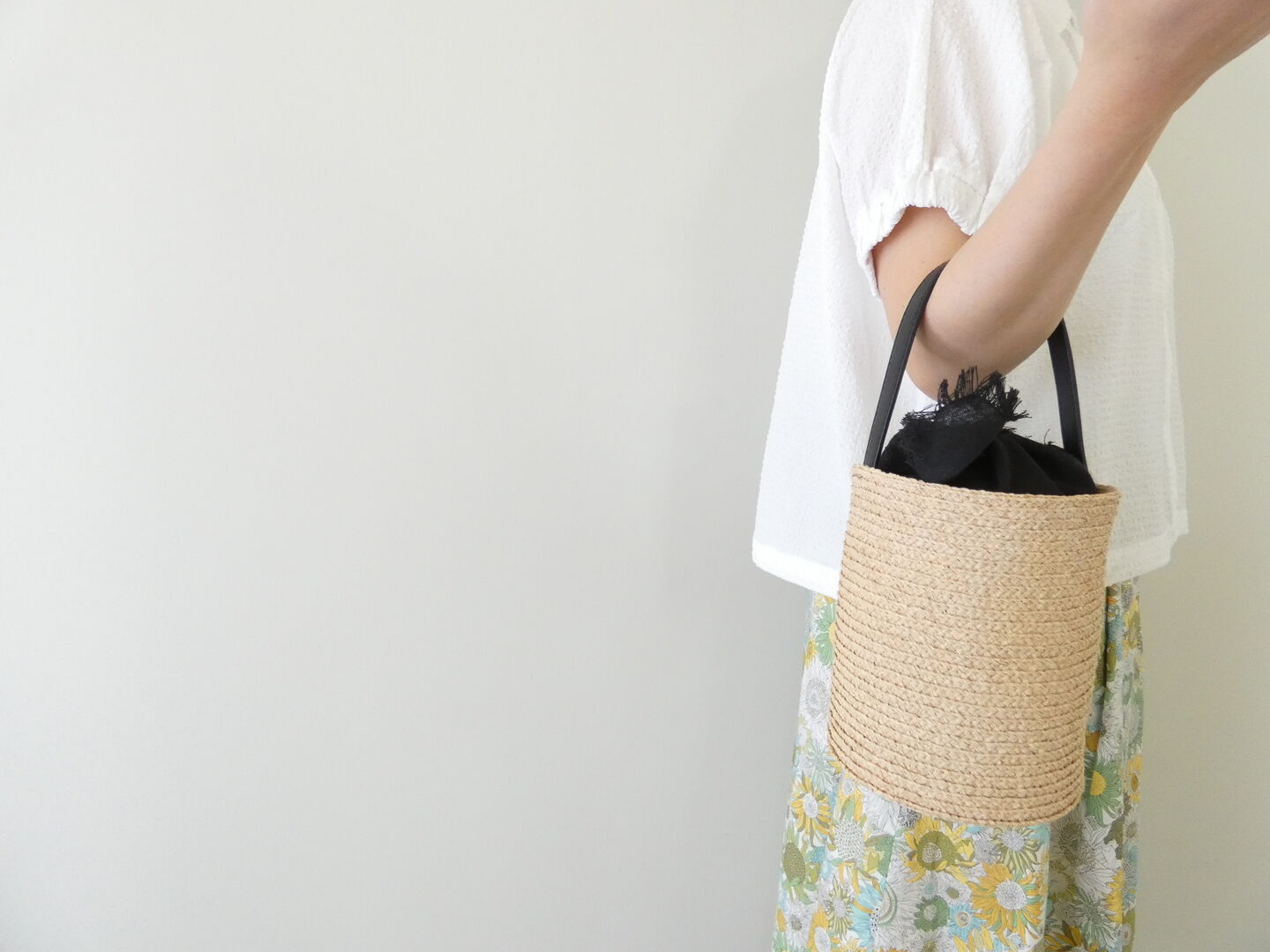 shs フリンジがアクセント ラフィアブレードのワンハンドルバッグの商品画像2