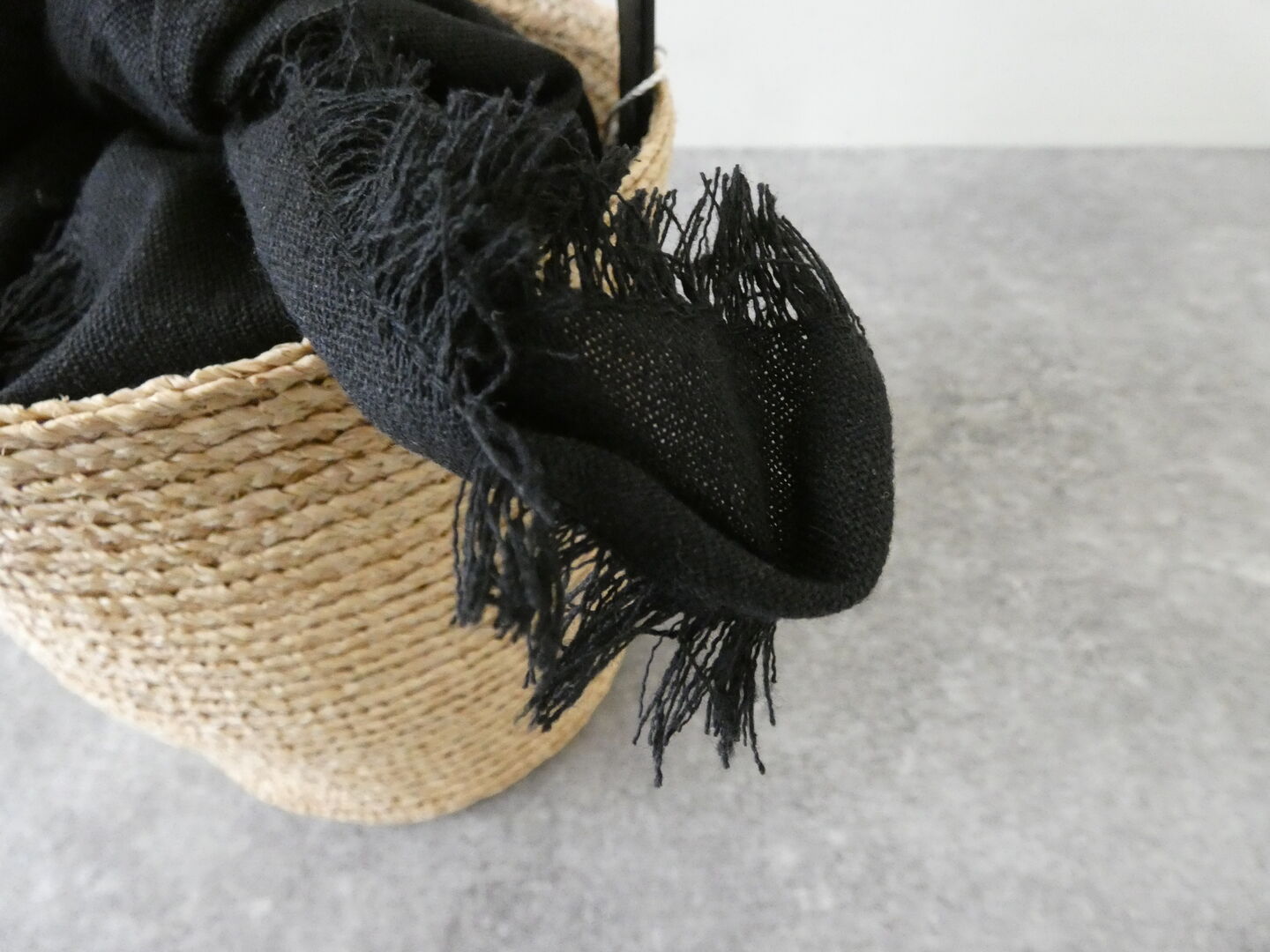 shs フリンジがアクセント ラフィアブレードのワンハンドルバッグの商品画像24