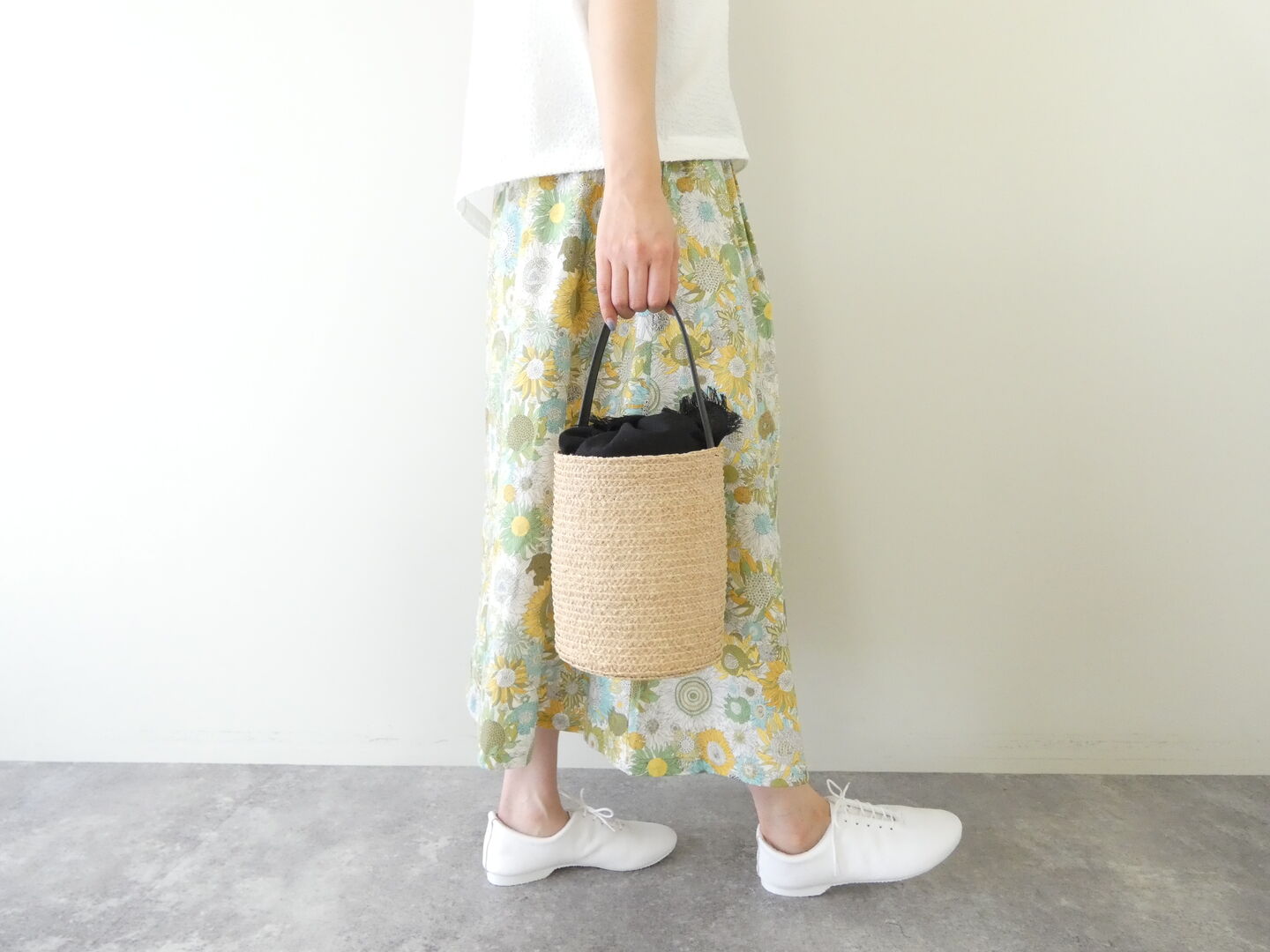 shs フリンジがアクセント ラフィアブレードのワンハンドルバッグの商品画像3