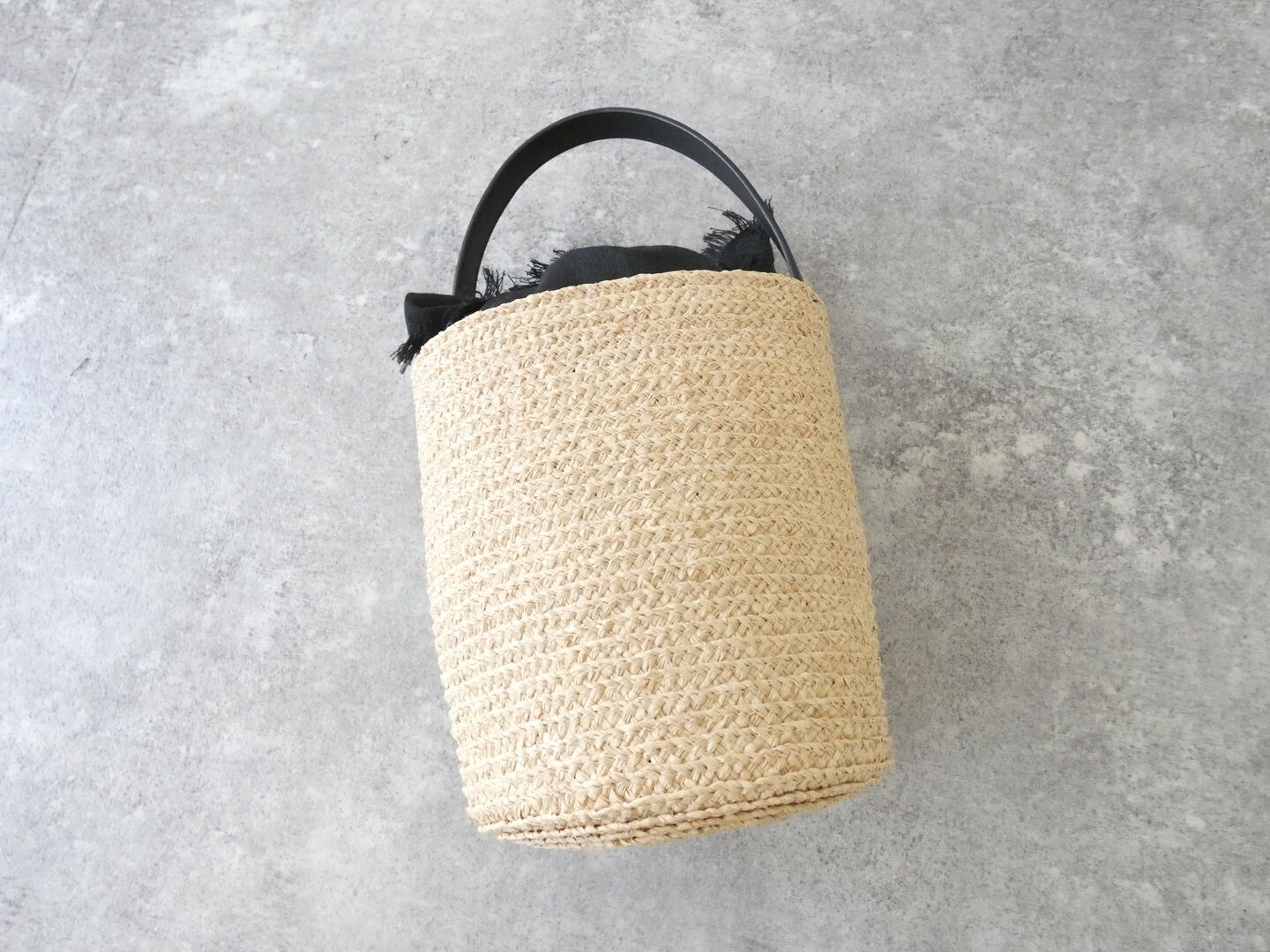 shs フリンジがアクセント ラフィアブレードのワンハンドルバッグの商品画像7