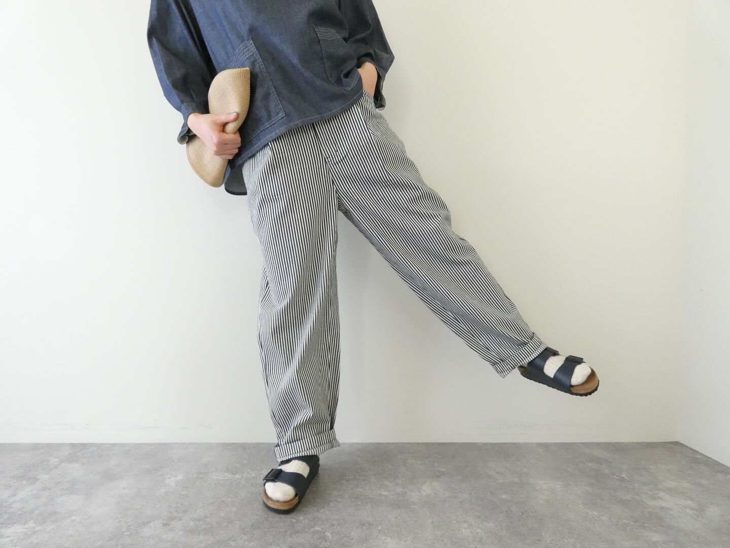 Hands of creation(ハンズオブクリエイション) ヒッコリーデニムバレルパンツの商品画像1