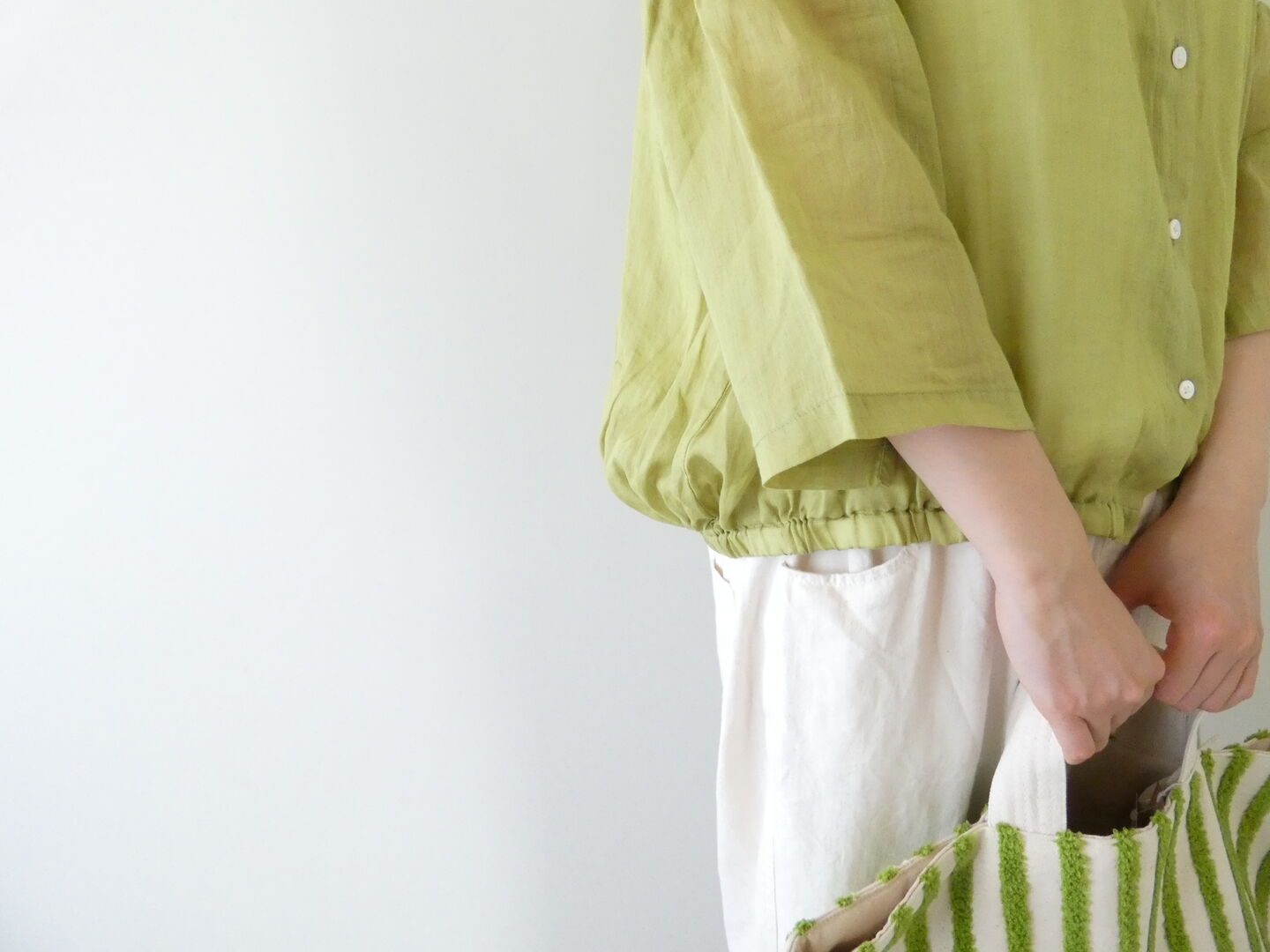 SOUFFLE シアーリネン裾ギャザーブラウスの商品画像6