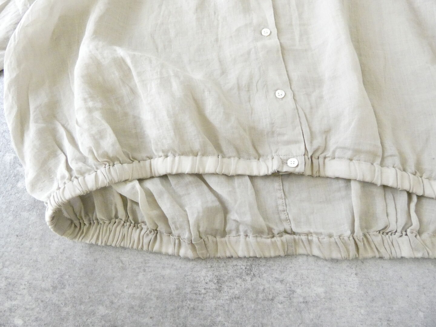 SOUFFLE シアーリネン裾ギャザーブラウスの商品画像61