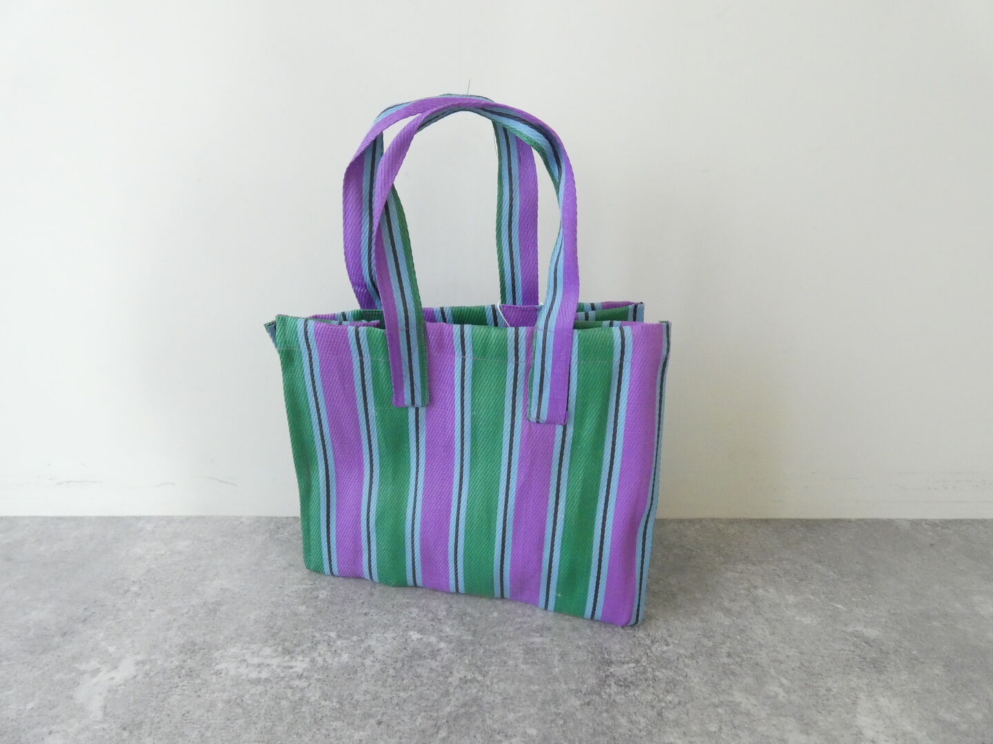 shs アウトドアシーンにもおすすめ サニーストライプのトートバッグの商品画像3