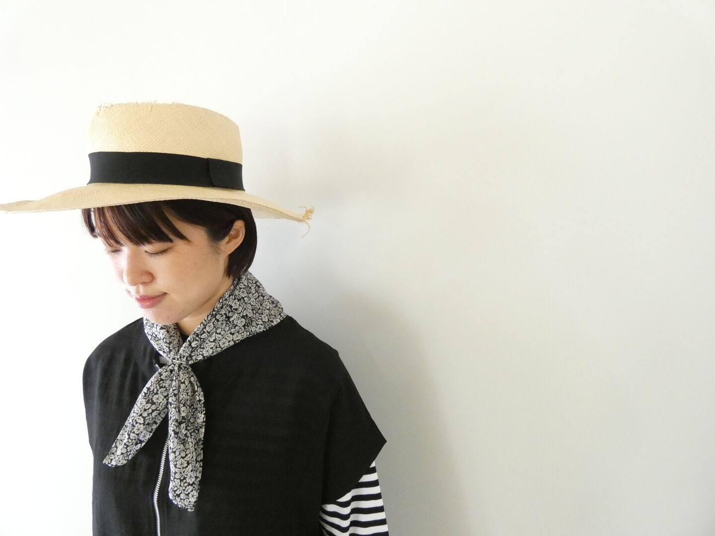 R&D.M.Co-(オールドマンズテーラー) LITTLE WILD BERRY COTTON LAWN BANDANNAの商品画像1