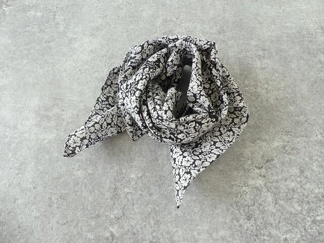 R&D.M.Co-(オールドマンズテーラー) LITTLE WILD BERRY COTTON LAWN BANDANNAの商品画像4