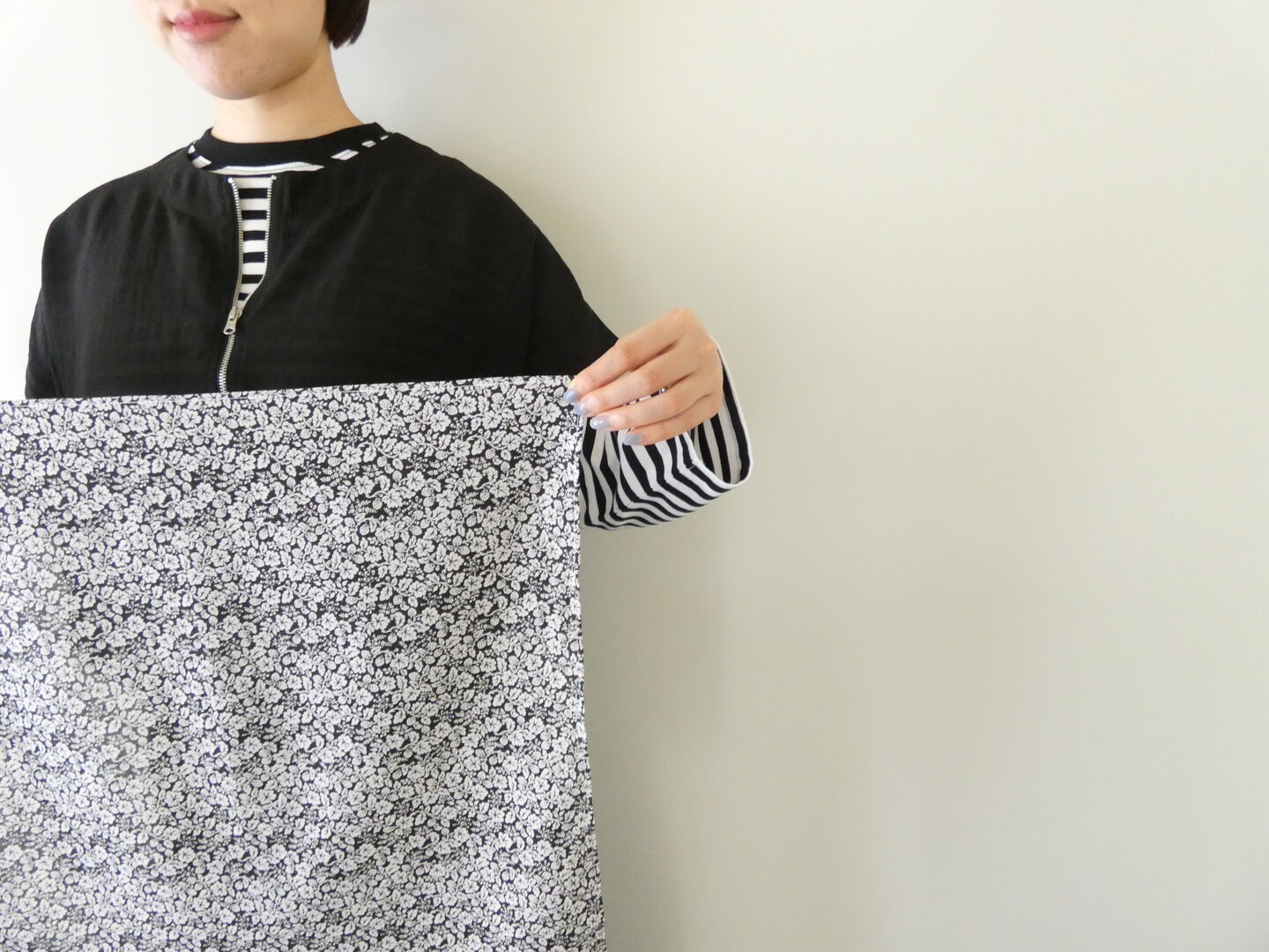 R&D.M.Co-(オールドマンズテーラー) LITTLE WILD BERRY COTTON LAWN BANDANNAの商品画像5