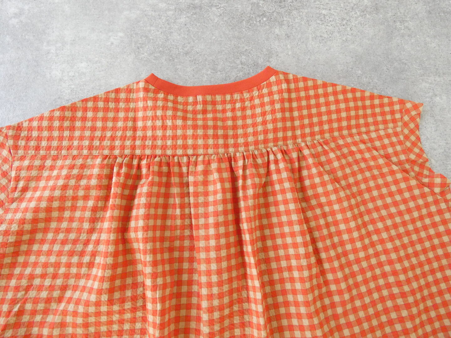 PAR ICI(パーリッシィ) ギンガムチェックバックギャザーTブラウスの商品画像35