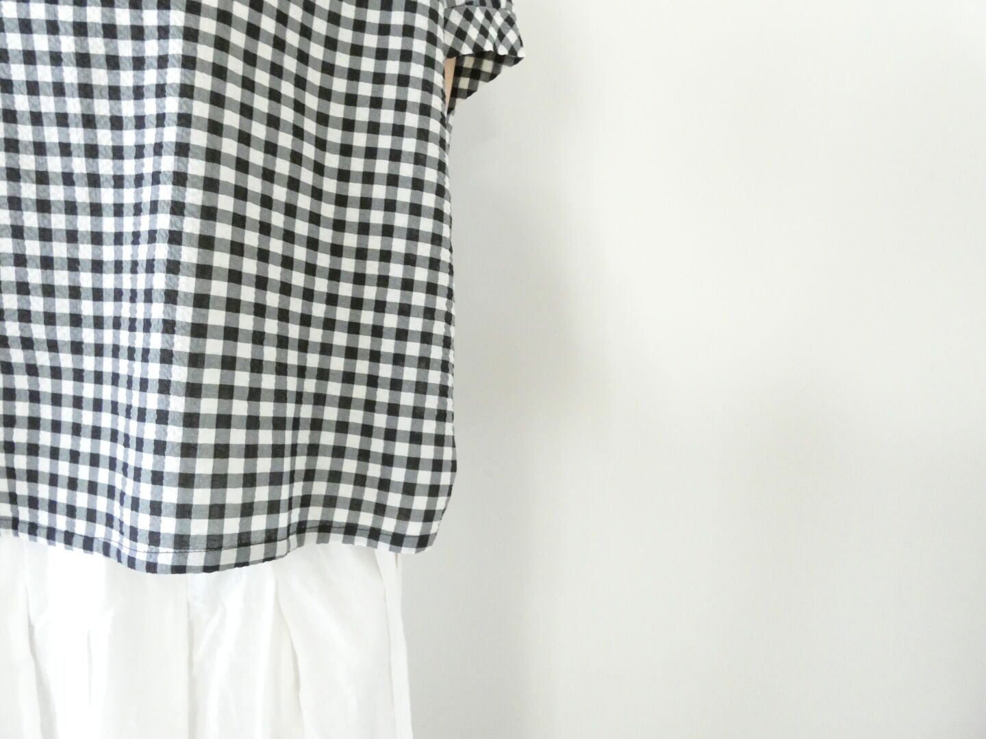 PAR ICI(パーリッシィ) ギンガムチェックバックギャザーTブラウスの商品画像5