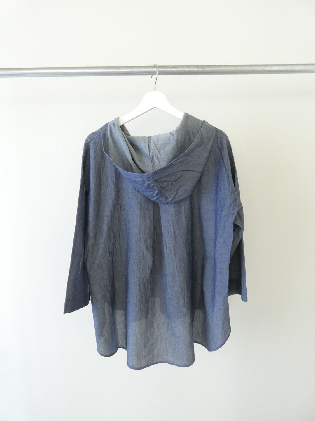 prit(プリット) インディゴシアーデニムフードプルオーバーシャツの商品画像13