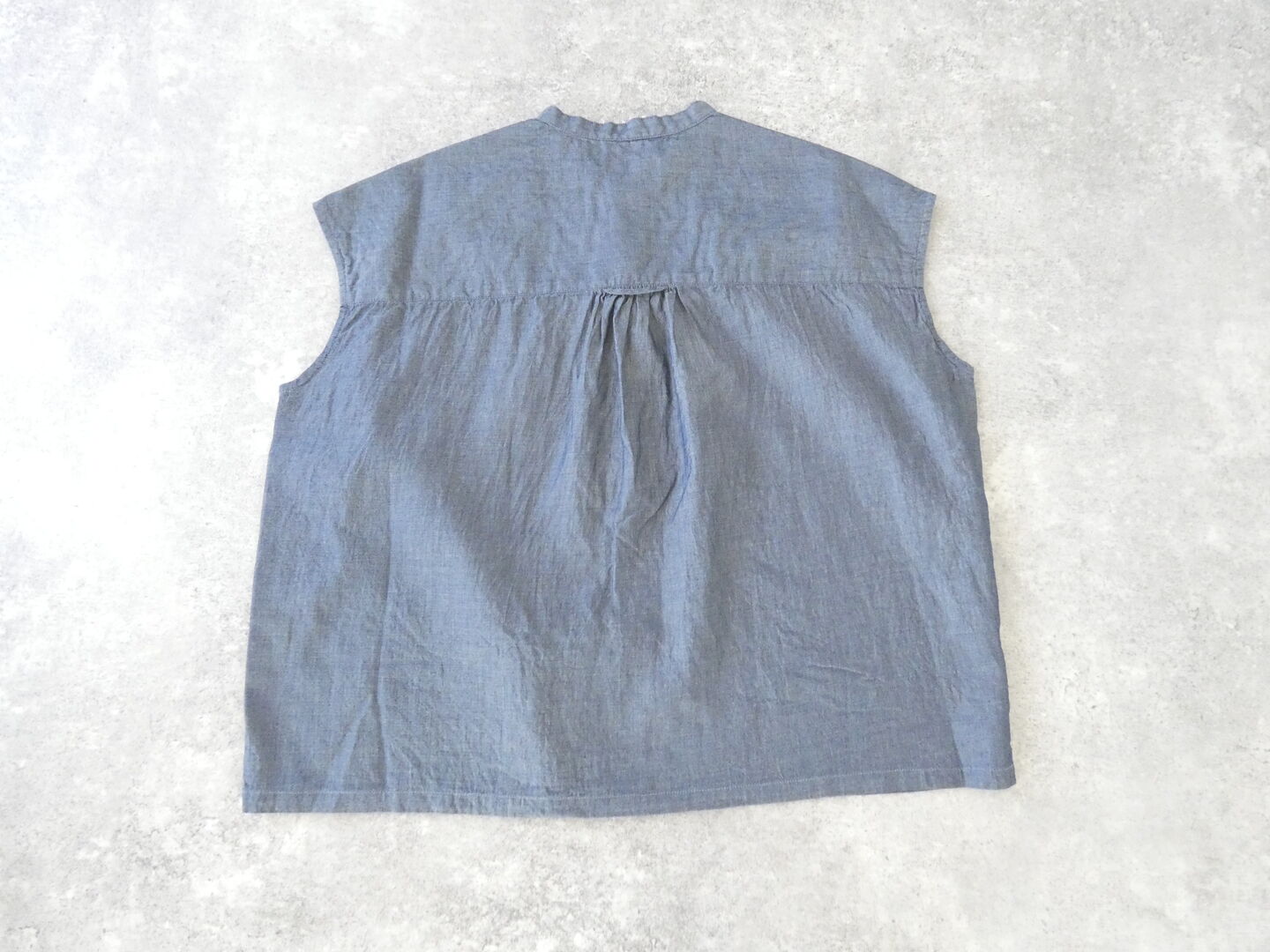 prit(プリット) インディゴシアーデニムスリーブレススタンドカラーシャツの商品画像11