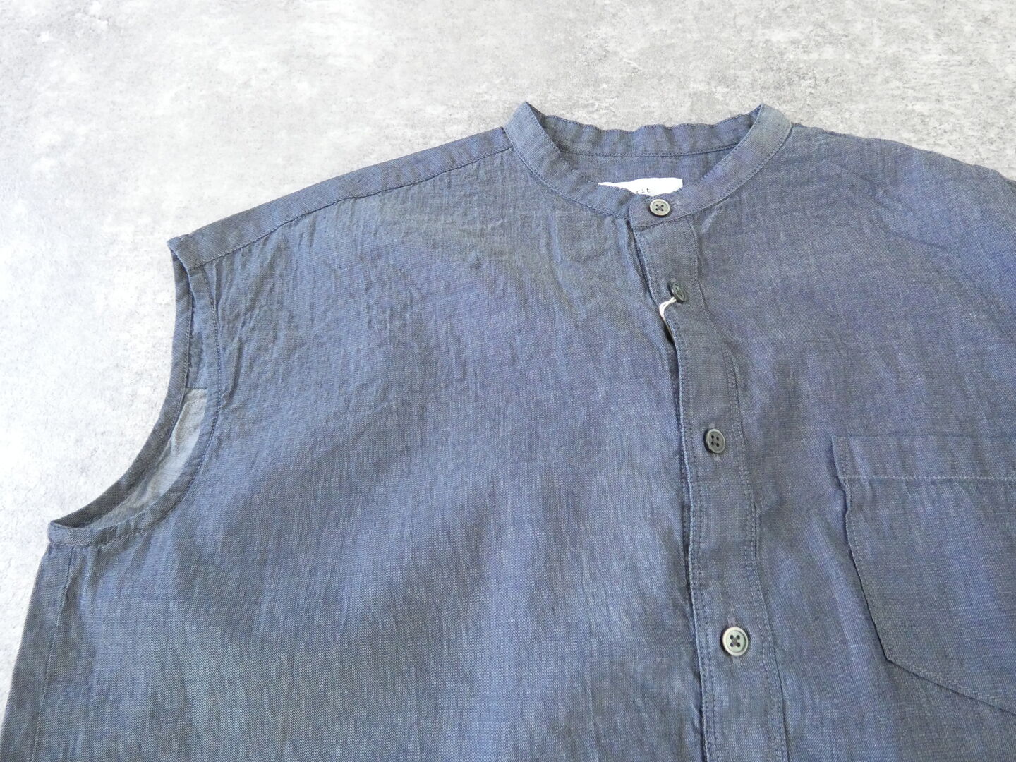 prit(プリット) インディゴシアーデニムスリーブレススタンドカラーシャツの商品画像22