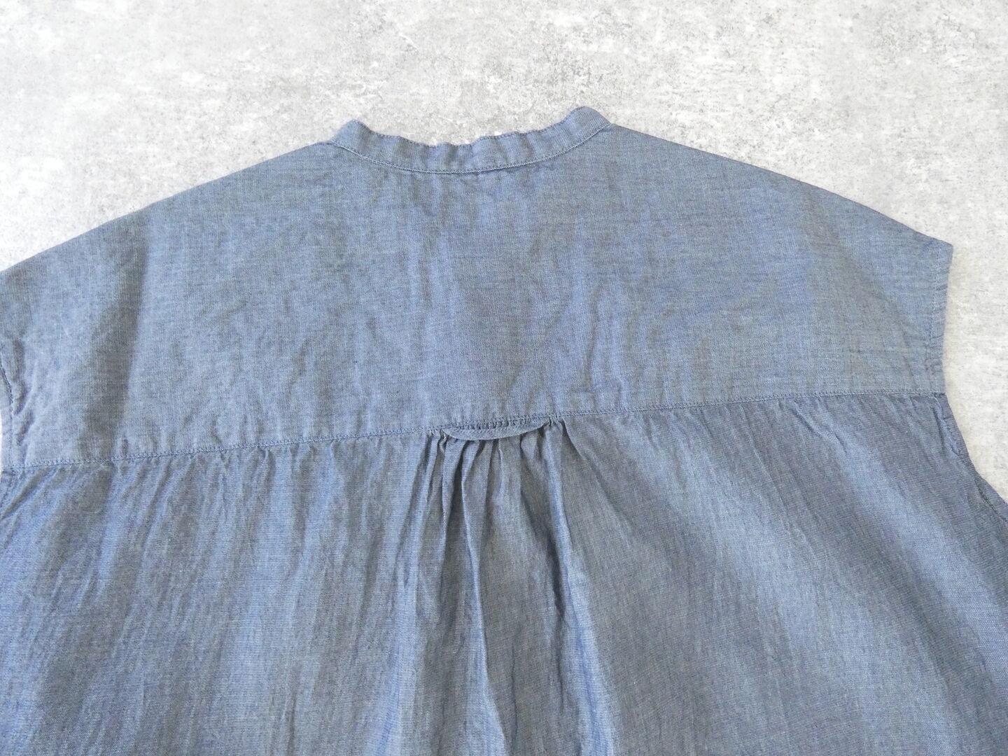 prit(プリット) インディゴシアーデニムスリーブレススタンドカラーシャツの商品画像26