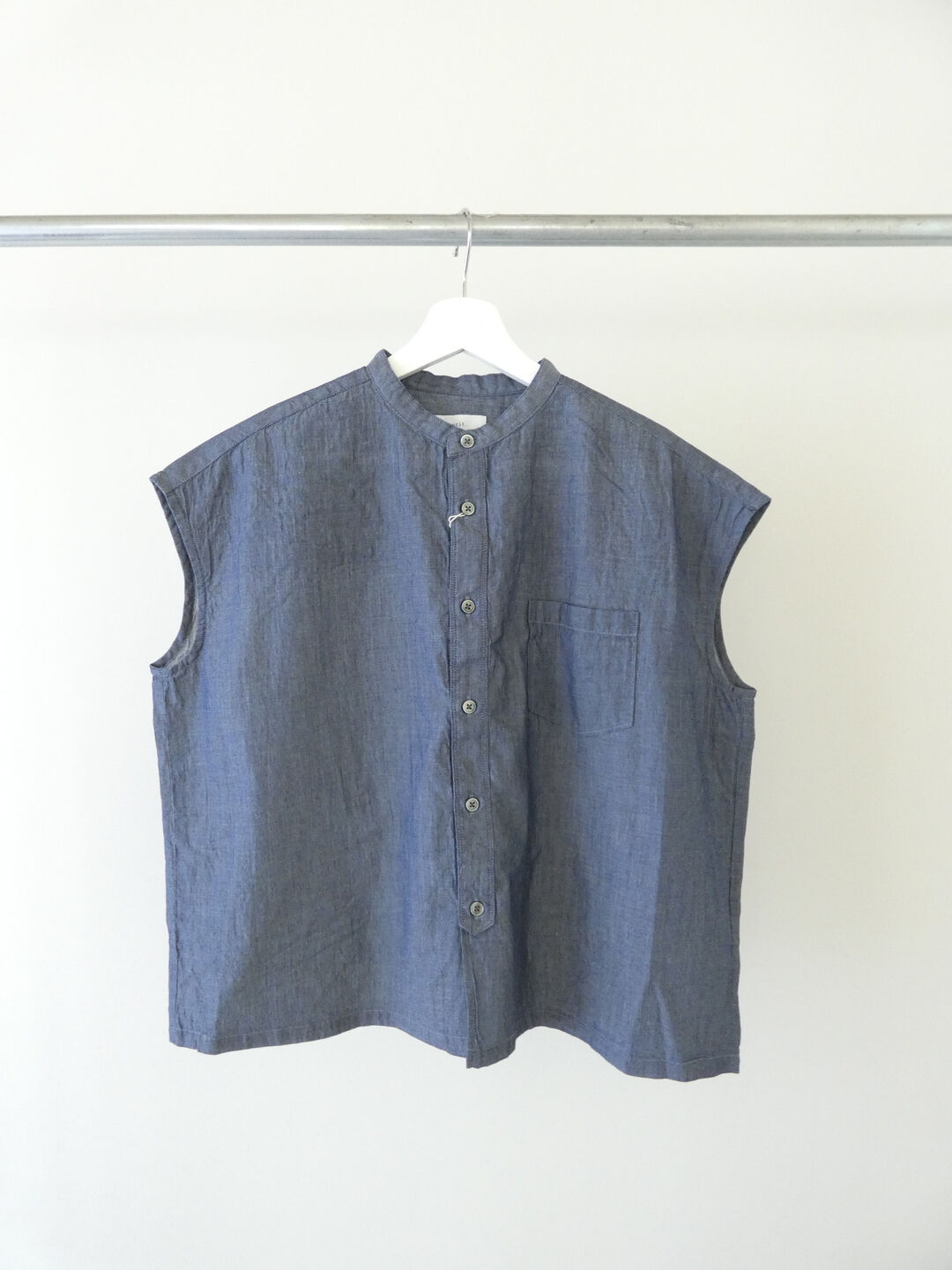 prit(プリット) インディゴシアーデニムスリーブレススタンドカラーシャツの商品画像3