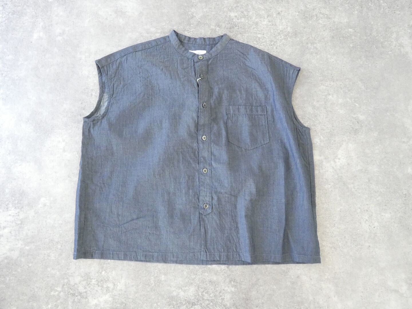 prit(プリット) インディゴシアーデニムスリーブレススタンドカラーシャツの商品画像9