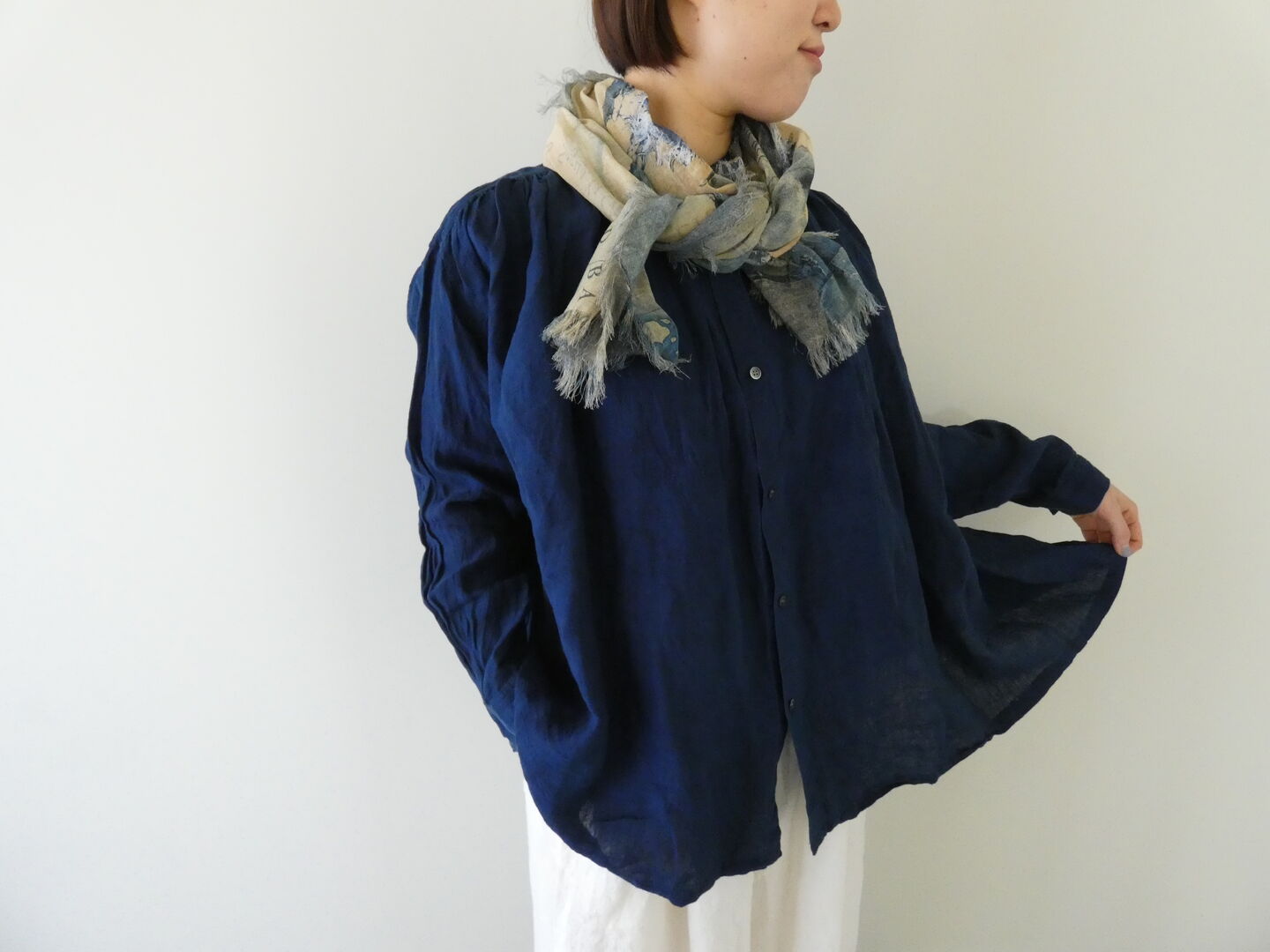ichiAntiquite's(イチアンティークス) インディゴギャザーシャツの商品画像2