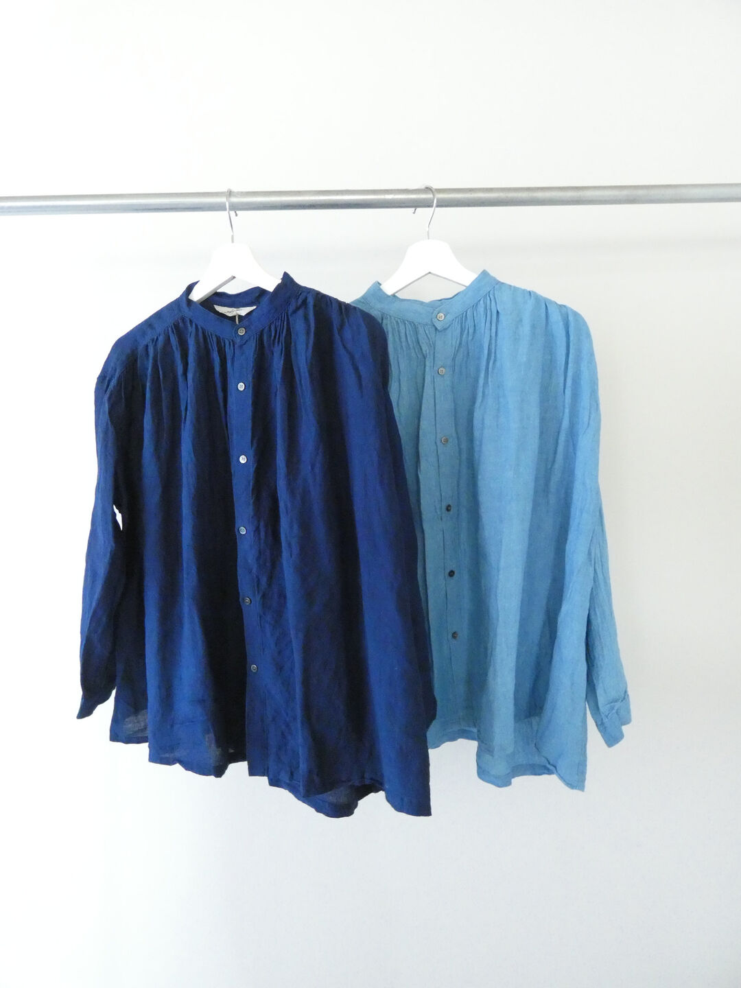 ichiAntiquite's(イチアンティークス) インディゴギャザーシャツの商品画像3