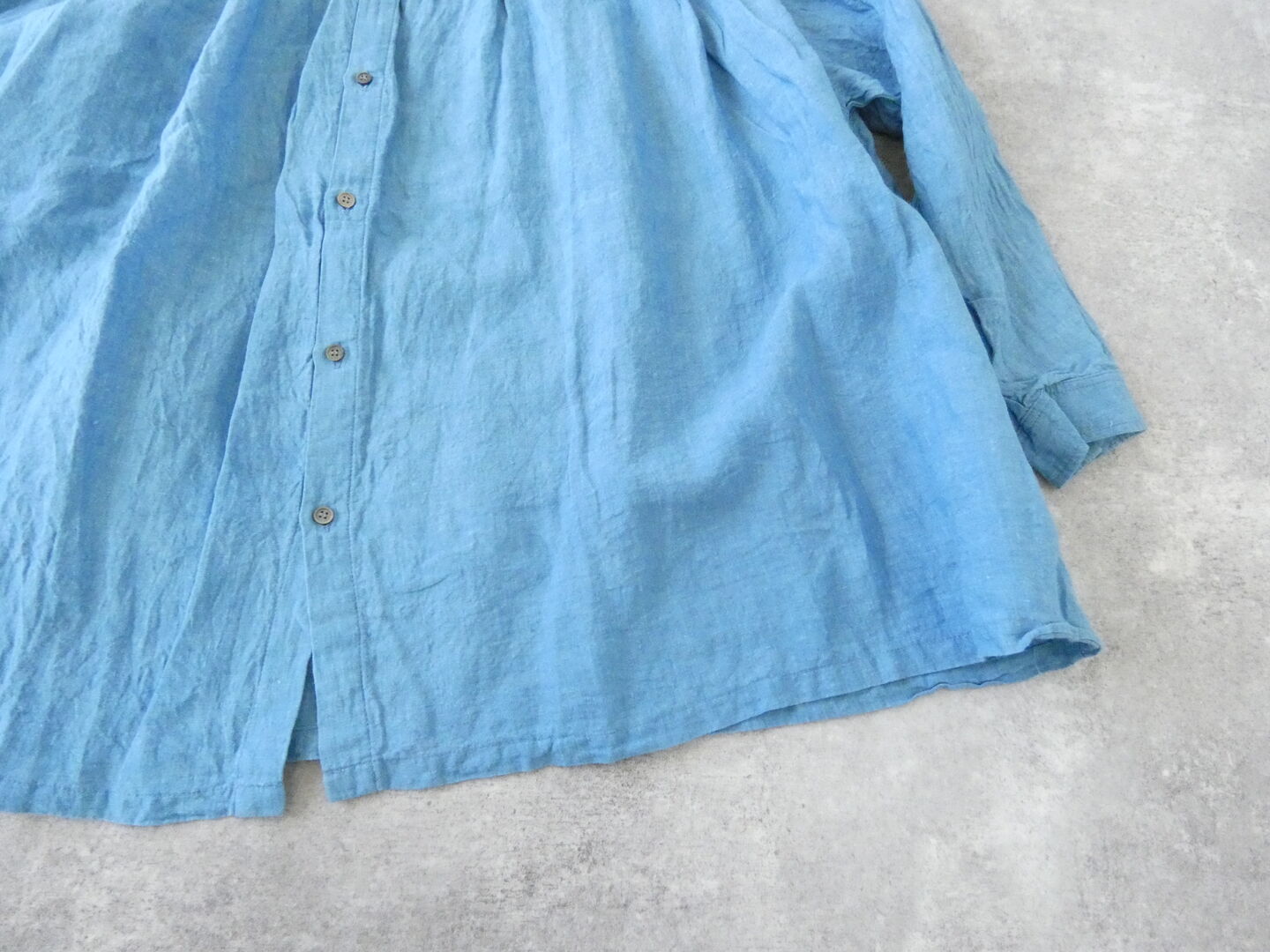 ichiAntiquite's(イチアンティークス) インディゴギャザーシャツの商品画像32