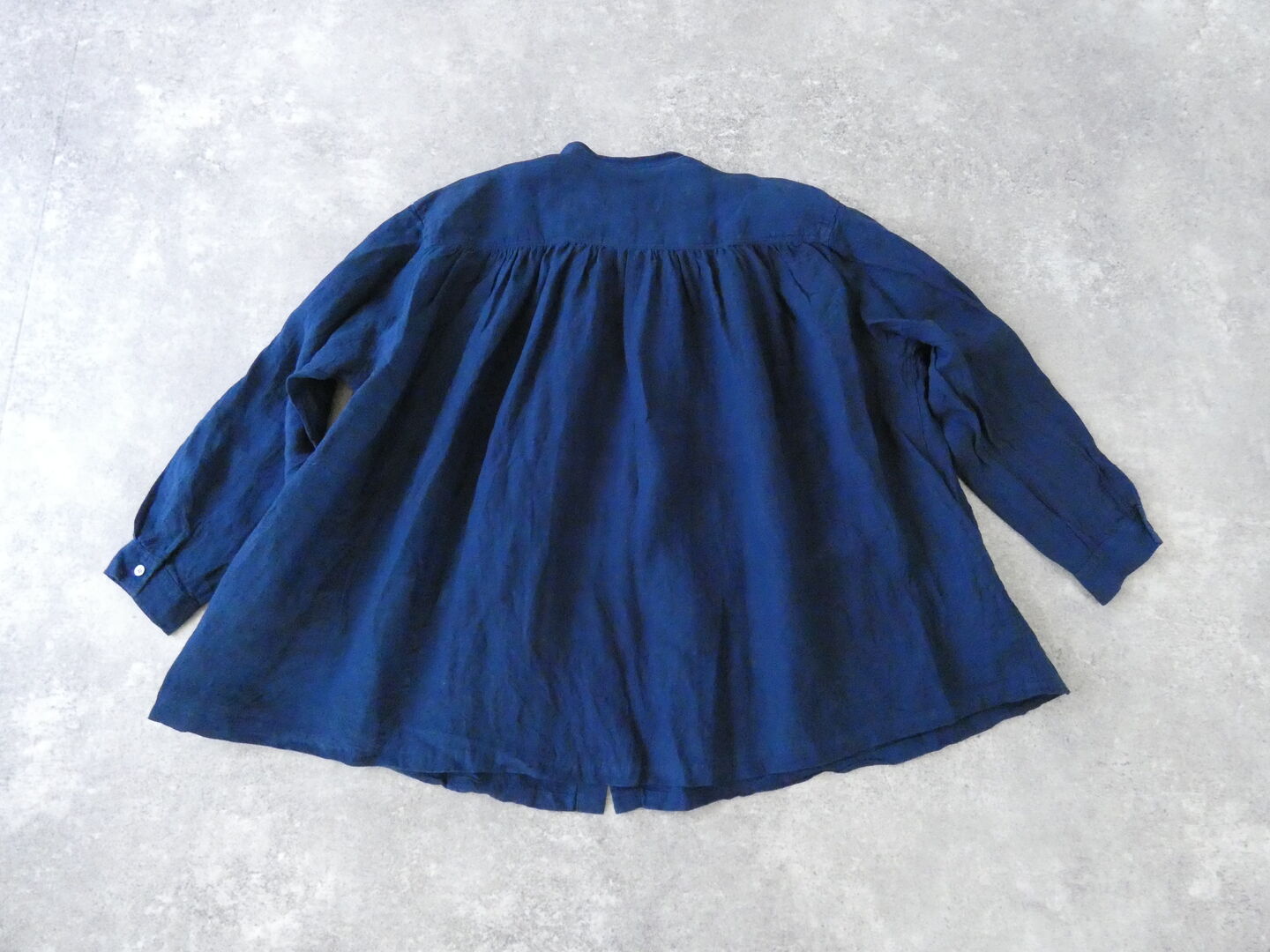 ichiAntiquite's(イチアンティークス) インディゴギャザーシャツの商品画像43