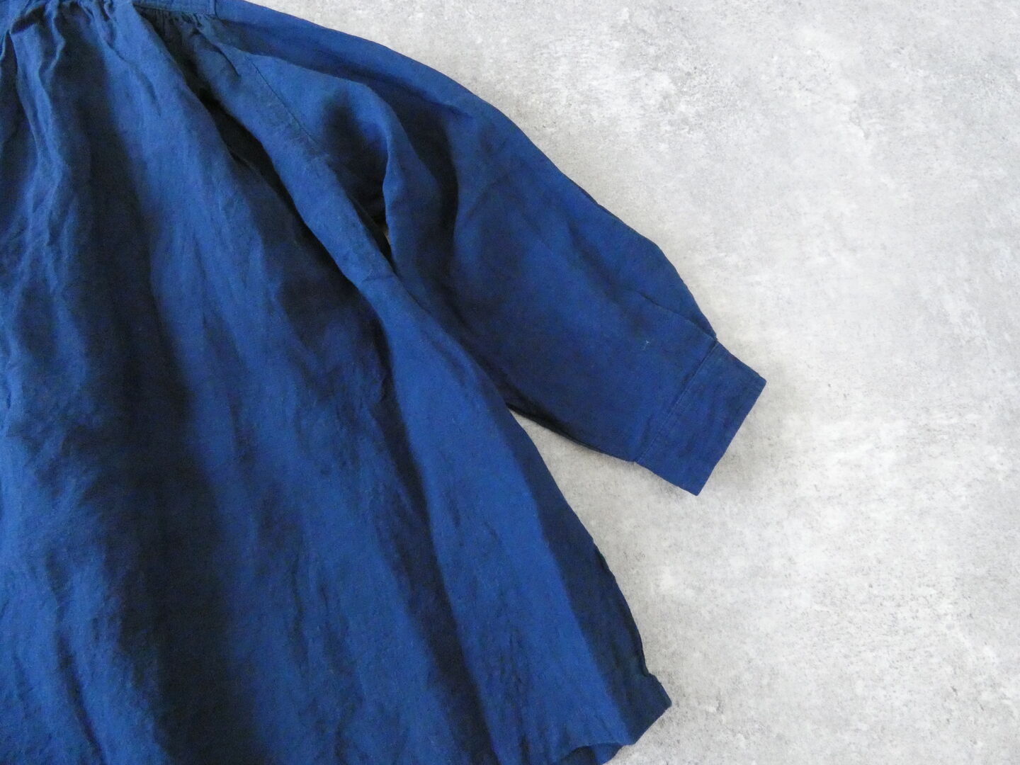 ichiAntiquite's(イチアンティークス) インディゴギャザーシャツの商品画像46