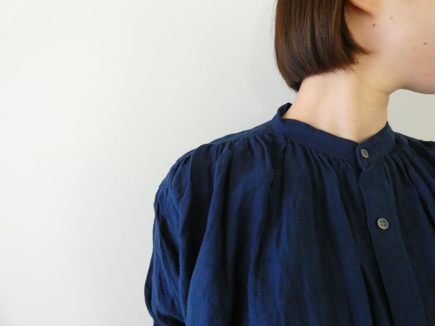 ichiAntiquite's(イチアンティークス) インディゴギャザーシャツの商品画像5