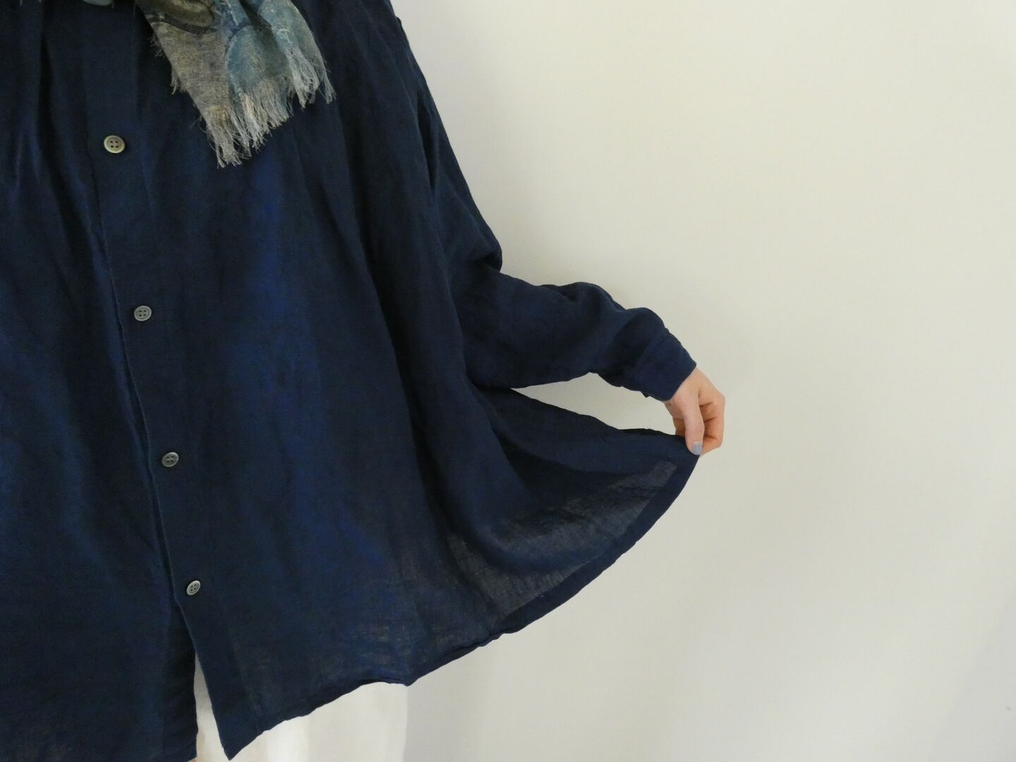ichiAntiquite's(イチアンティークス) インディゴギャザーシャツの商品画像6