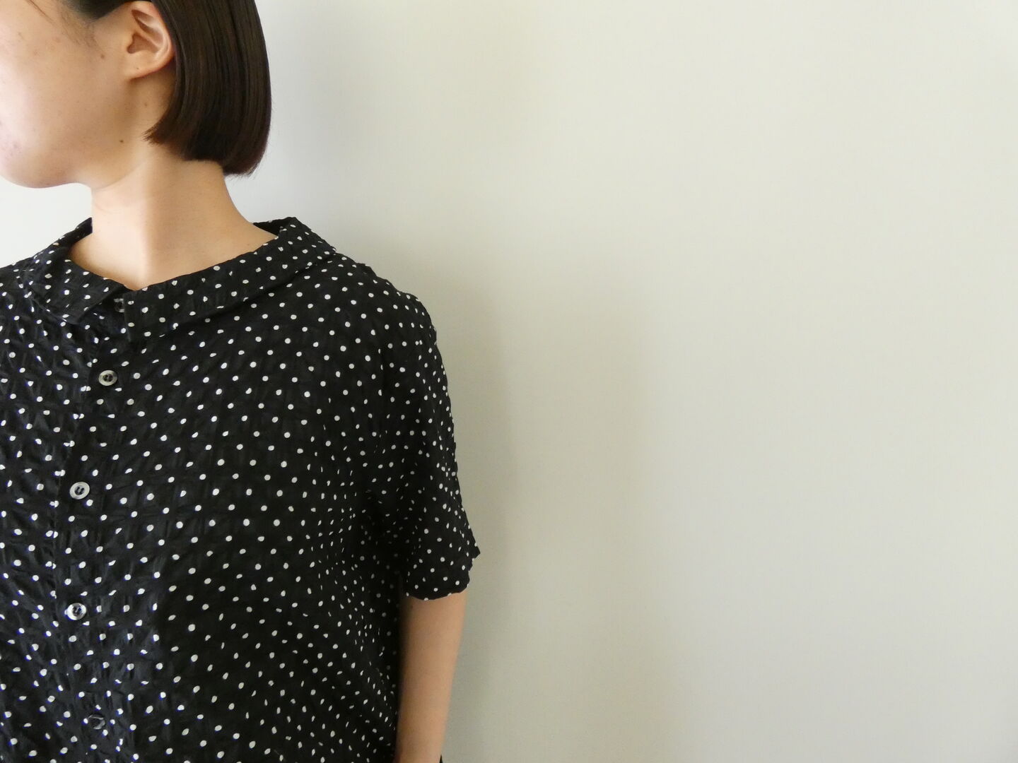 NARU 80ローンリップルシンプルドット ワイドカラーシャツの商品画像5