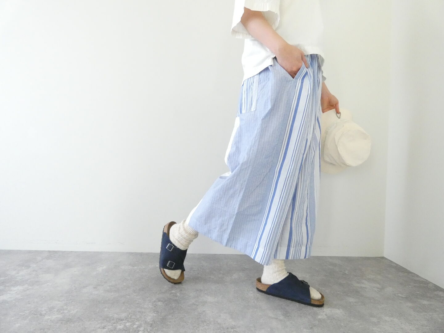 快晴堂(かいせいどう) 風をはらんでスゥイングする・ブルーブルーストライプ　風をはらむ、はかまパンツの商品画像1