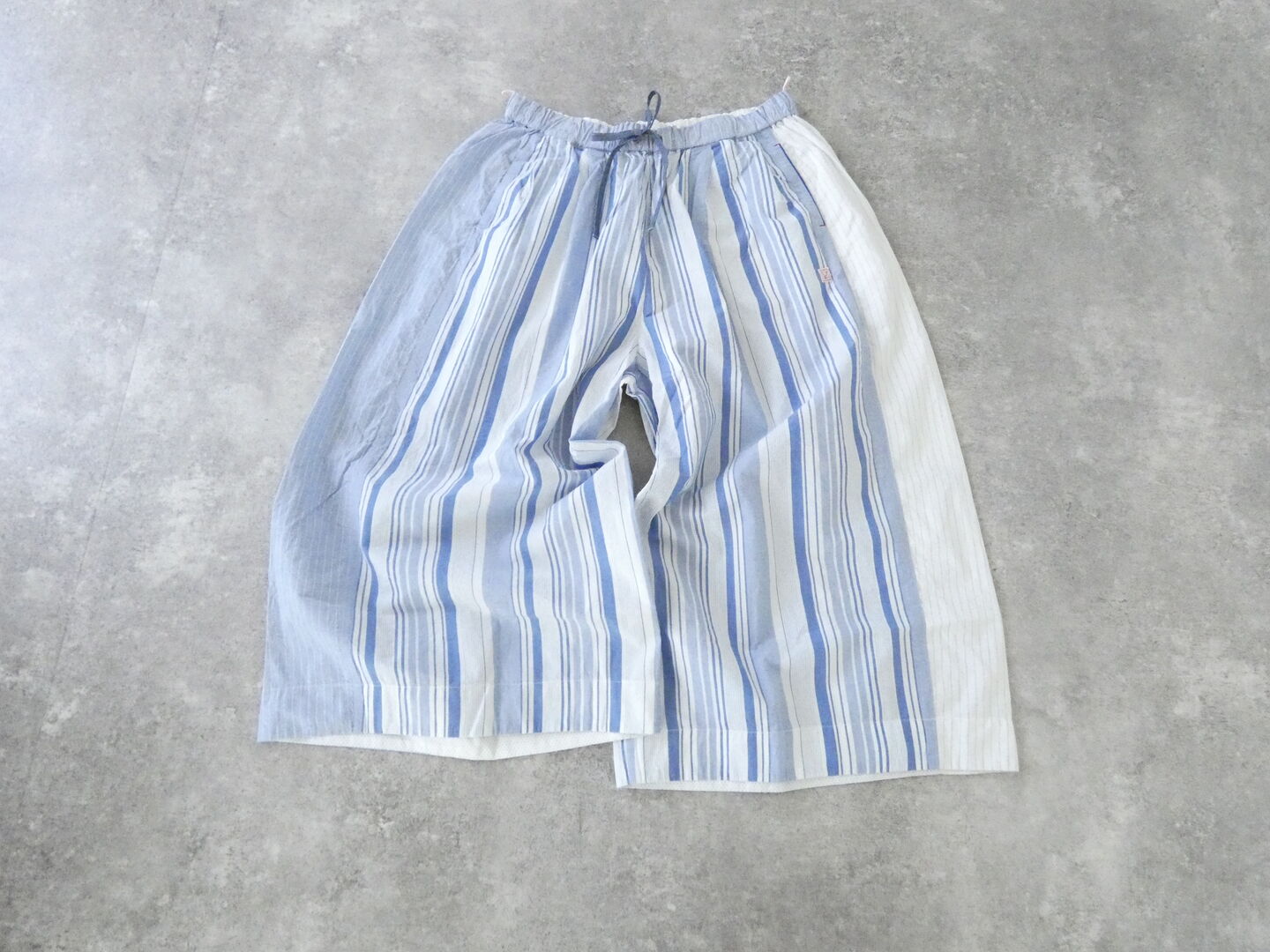 快晴堂(かいせいどう) 風をはらんでスゥイングする・ブルーブルーストライプ　風をはらむ、はかまパンツの商品画像10