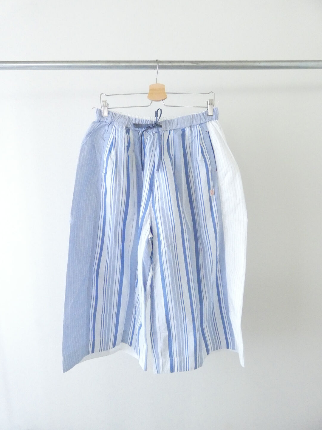 快晴堂(かいせいどう) 風をはらんでスゥイングする・ブルーブルーストライプ　風をはらむ、はかまパンツの商品画像3