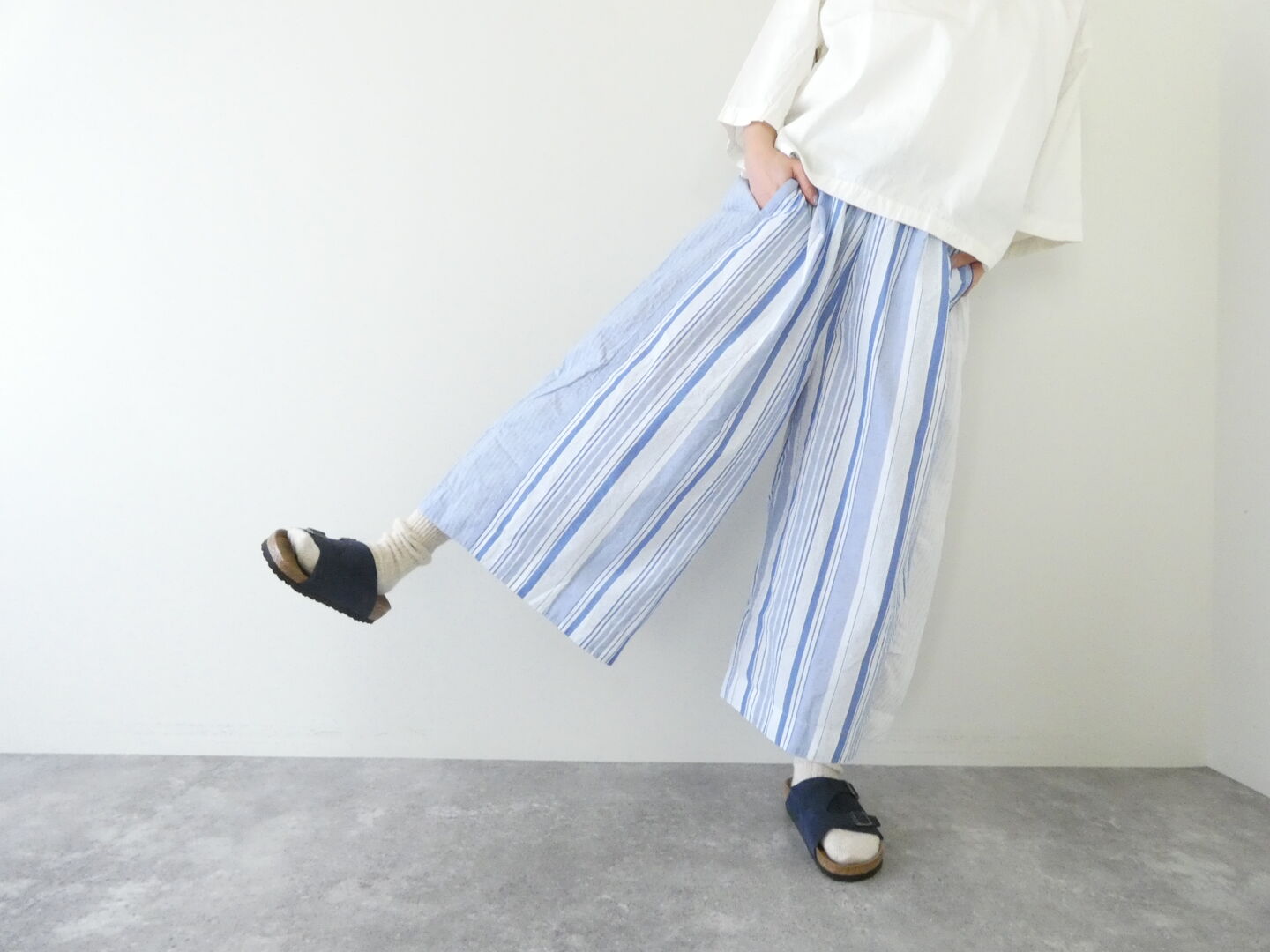 快晴堂(かいせいどう) 風をはらんでスゥイングする・ブルーブルーストライプ　風をはらむ、はかまパンツの商品画像6