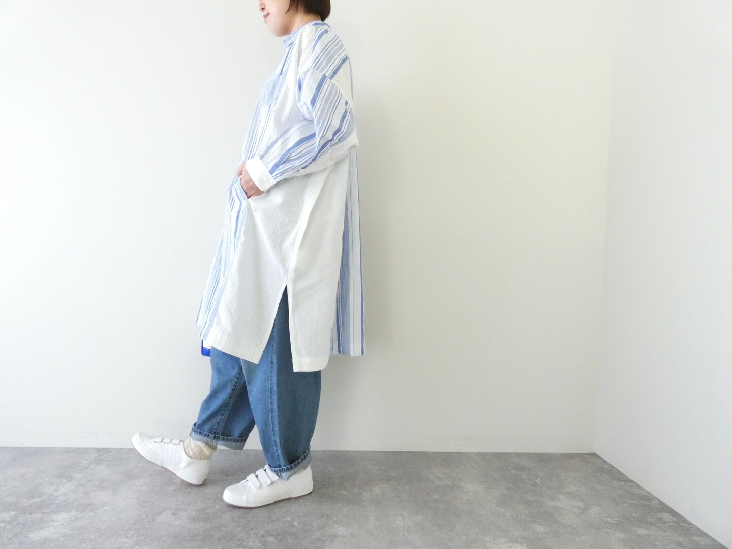 快晴堂(かいせいどう) 風をはらんでスゥイングする・ブルーブルーストライプ　風をはらむ、ロングシャツの商品画像10