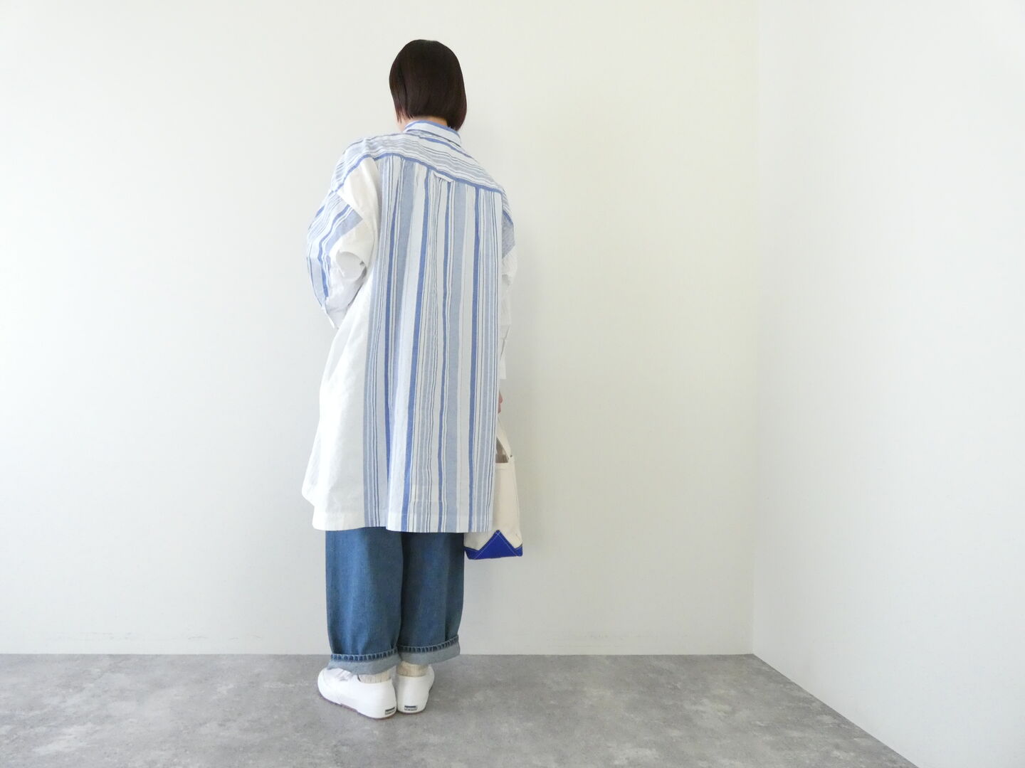 快晴堂(かいせいどう) 風をはらんでスゥイングする・ブルーブルーストライプ　風をはらむ、ロングシャツの商品画像11